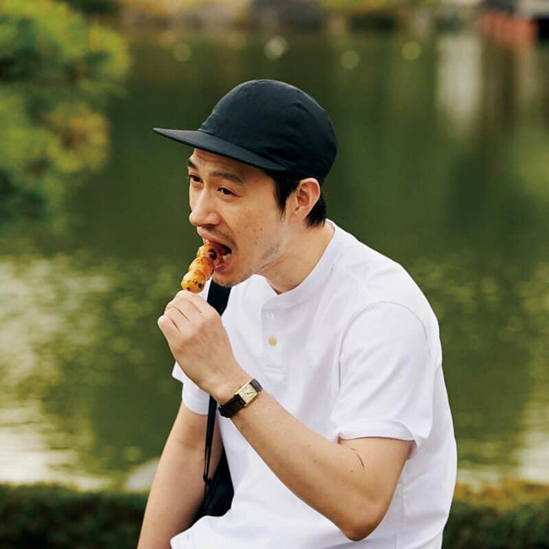 UOMOさんのインスタグラム写真 - (UOMOInstagram)「【GWは白Tで清澄白河へ！ リニューアルした現代美術館はもう行った？】 白Tシャツが映える場所はココだった！　3年間の休館を経て、この3月末にリニューアルしたばかりの「東京都現代美術館」にはこの連休中にぜひ！　帰りには明治40年創業の老舗和菓子店「深川 伊勢屋」で名物の焼団子を、近所の「清澄庭園」で味わいたい  #uomo #uomo6月号 #uomo_magazine #webuomo #bottegaveneta @bottegaveneta #landsend @landsend #白T #東京都現代美術館 #清澄庭園 #深川伊勢屋 #fashion #mensfashion #ファッション #メンズファッション #mensstyle #メンズスタイル  #41009」5月2日 11時32分 - uomo_magazine