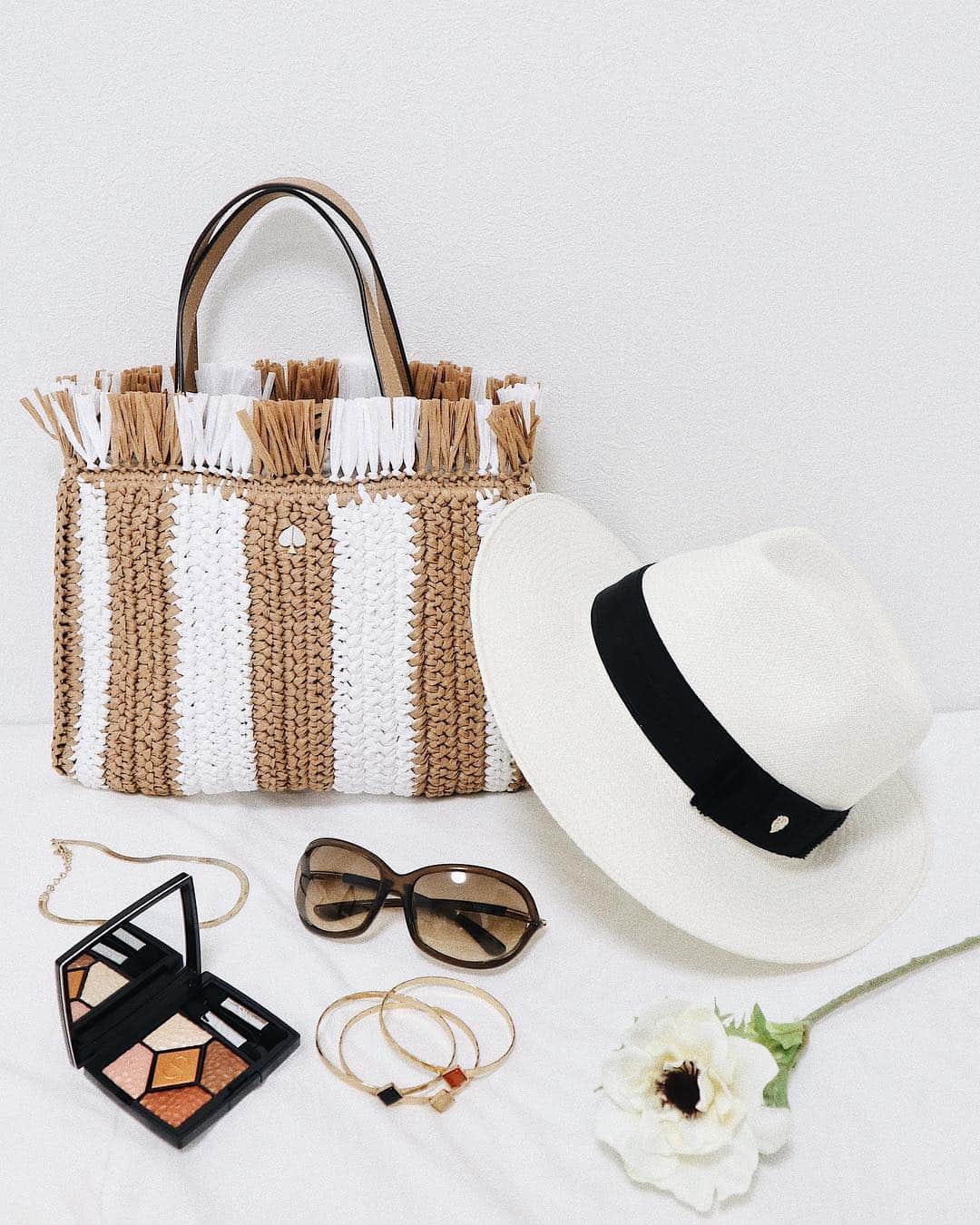 吉田理紗さんのインスタグラム写真 - (吉田理紗Instagram)「Ready for summer🌻 夏に向けて購入した小物たち。 かごバッグはずっと理想のものを探してたんだけど ついに一目惚れして即決しちゃった♤ #katespadenewyork #dior #helenkaminski #tomford #katespade #katespadebag #hat #sienna #diormakeup #diorcosmetics #glasses #stylehaus_pic #ケイトスペード #ヘレンカミンスキー #ディオール #ディオールコスメ #シエナ #トムフォード #サンクルール #サンクルール696 #ワイルドアース #かごバッグ」5月2日 11時32分 - yoshirisaa