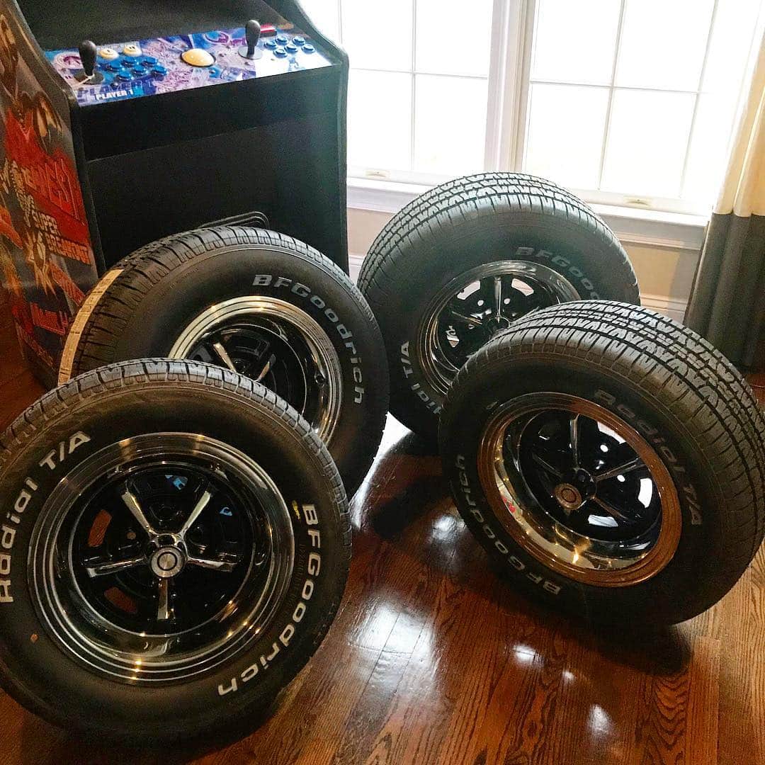 ファンクマスター・フレックスのインスタグラム：「Got my rubber (pause) ready for my #69gtx !!!! @wheelvintiques love! @bfgoodrichtires joints right!!! U see that classic video game right???」