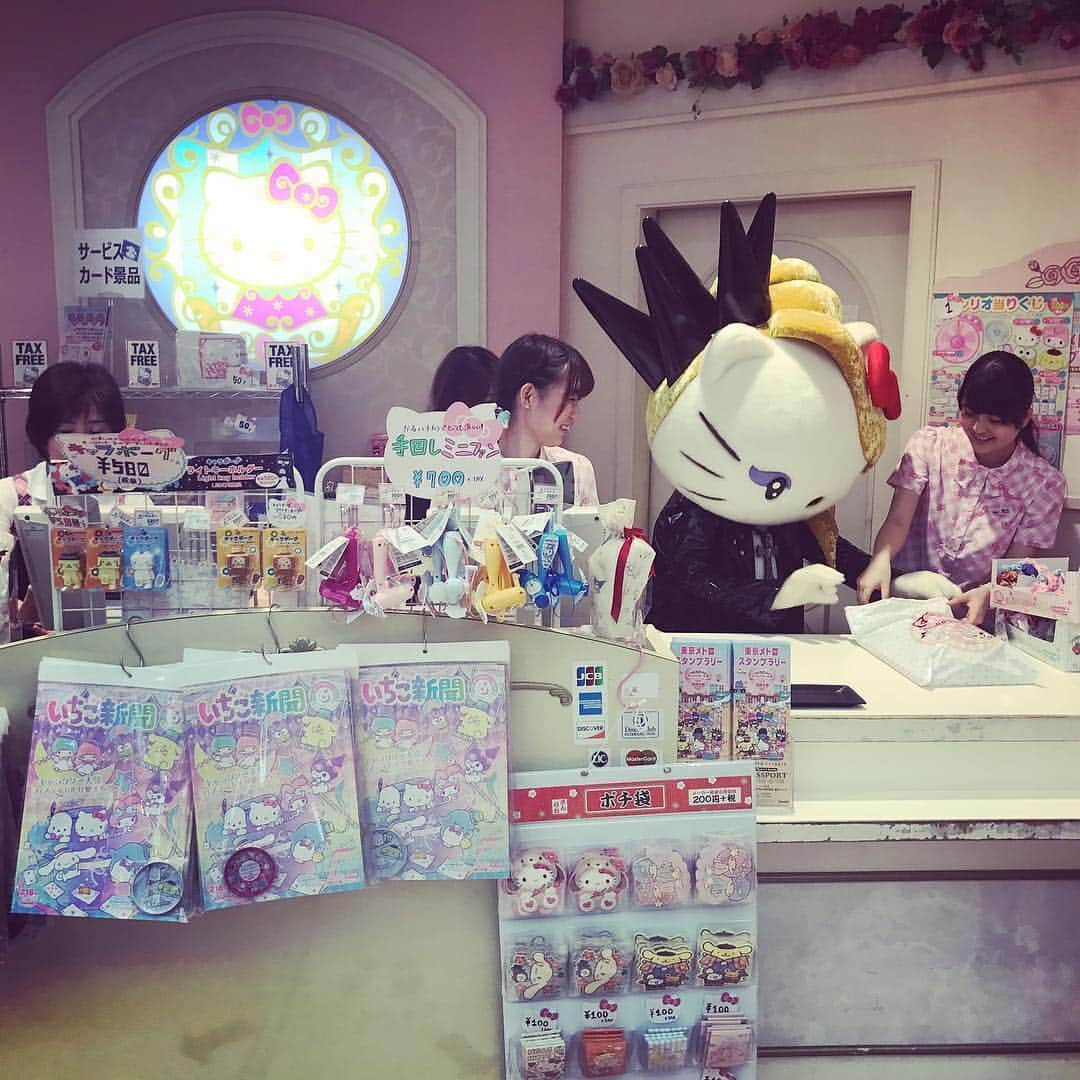 Yoshikittyさんのインスタグラム写真 - (YoshikittyInstagram)「「2019年 #サンリオキャラクター大賞 」に #YOSHIKITTY が今年も参戦！パソコン、スマホ、タブレットなどで1日1回投票しよう！投票はこちらから @YoshikiOfficial @Yoshikitty_Official #YOSHIKI https://ranking.sanrio.co.jp/characters/yoshikitty/  #SanrioCharacterRanking has started! Vote every day for Yoshikitty through May 27! https://ranking.sanrio.co.jp/en/characters/yoshikitty/」5月2日 11時49分 - yoshikitty_official