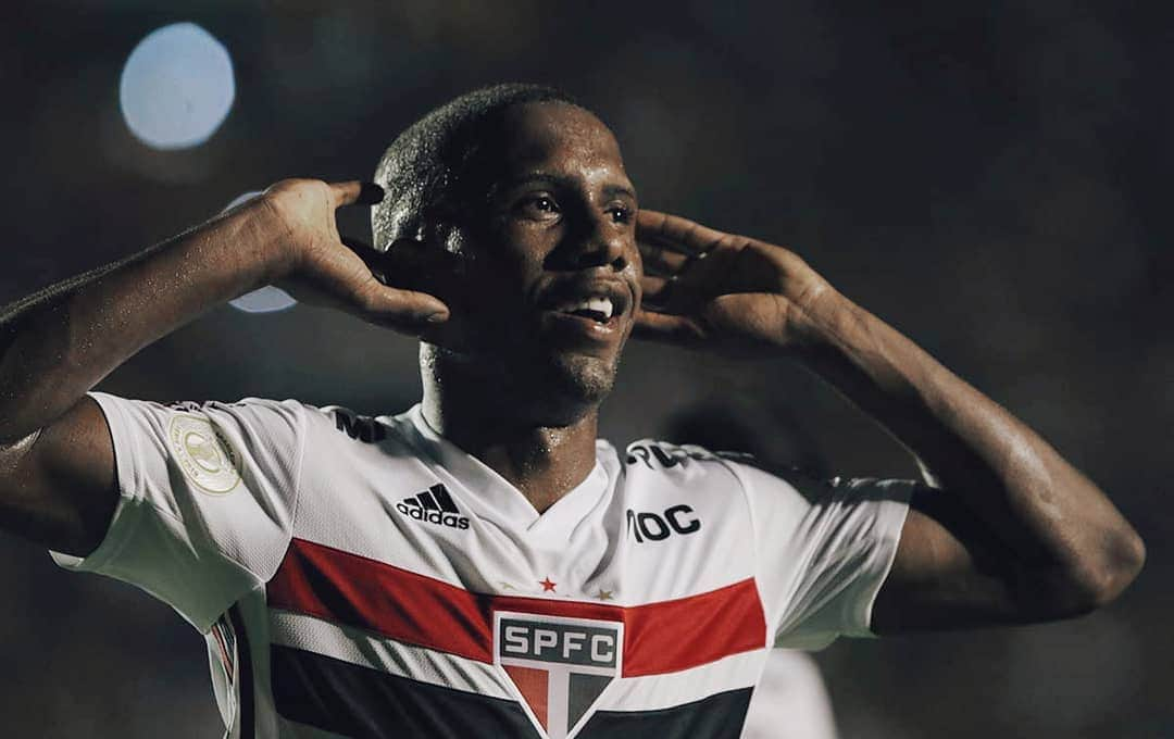 São Paulo FCさんのインスタグラム写真 - (São Paulo FCInstagram)「Ouvindo aqui a previsão do tempo, teve tempestade no Serra Dourada! (📸 Rubens Chiri/saopaulofc.net)」5月2日 12時00分 - saopaulofc