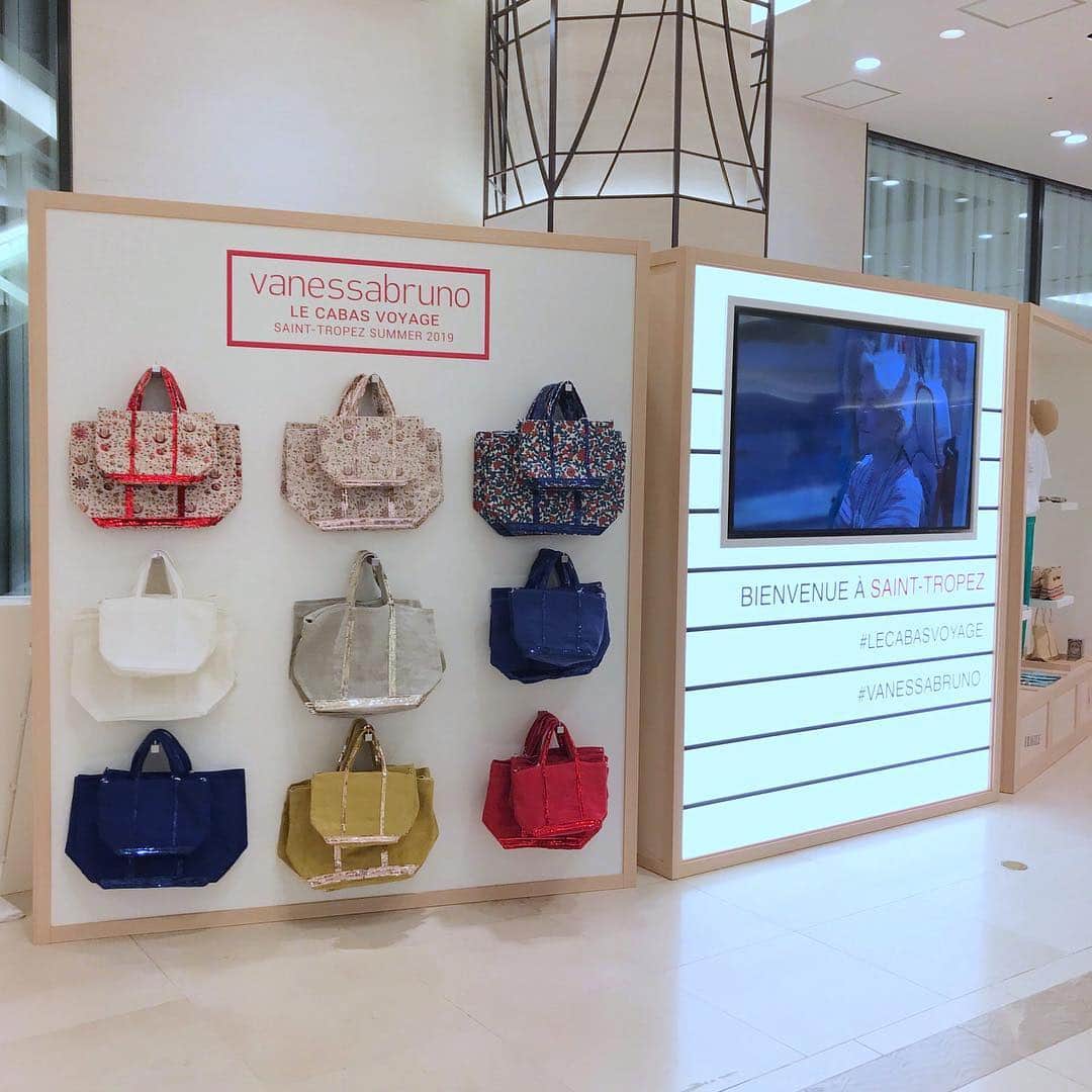 HANKYU.MODEさんのインスタグラム写真 - (HANKYU.MODEInstagram)「VANESSA BRUNO LE CABAS VOYAGE Until 5/7 At 1F Cotocoto Stage 11  #Hankyu #HANKYUMODE #umedahankyu #阪急うめだ本店 #うめだ阪急 #阪急百貨店 #osaka #umeda #mode #vanessabruno #ヴァネッサブリューノ #bag #バッグ」5月2日 12時09分 - hankyumode