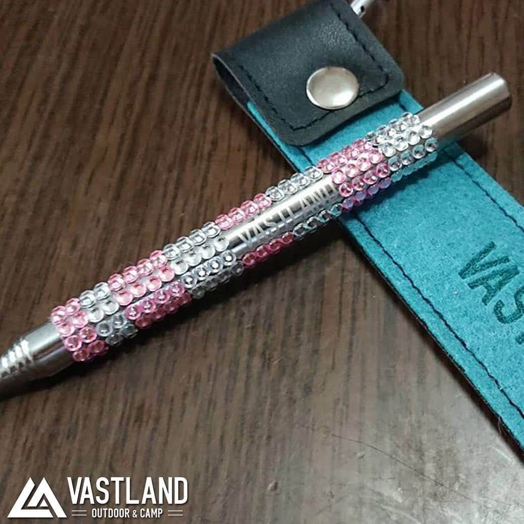 VASTLANDさんのインスタグラム写真 - (VASTLANDInstagram)「【VASTLAND×REPOST】 . .. ストーンテープで火吹き棒をカスタムデコレーション💍✨ キラキラしていてすごくかわいいです😍 . 素晴らしいご投稿ありがとうございました🎆 . .. Photo by @ryu_miya_bi 様 . VASTLAND公式アカウントでのリポスト希望の方は【#VASTLANDリポート】を付けてVASTLAND製品をご投稿ください！ . .. ・掲載ギア・ #火吹き棒 . .. ▲▽掲載ギアはプロフィールのリンク（ @vastland.jp )もしくは、画像をタップしてチェック！▽▲ . .. #VASTLAND #ヴァストランド #ふいご #キャンプギア自作 #キャンプ道具自作 #自作キャンプギア #自作キャンプ道具 #キャンプ #camp #キャンプ好きな人と繋がりたい #キャンプギア #キャンプ道具 #キャンプ用品 #ソロキャンプ #デイキャンプ #ファミリーキャンプ #ファミキャン #グルキャン #ソロキャン #オートキャンプ #キャンプ女子 #キャンプ初心者 #キャンパー #キャンプ好き #キャンプしたい #アウトドア」5月2日 12時02分 - vastland.jp