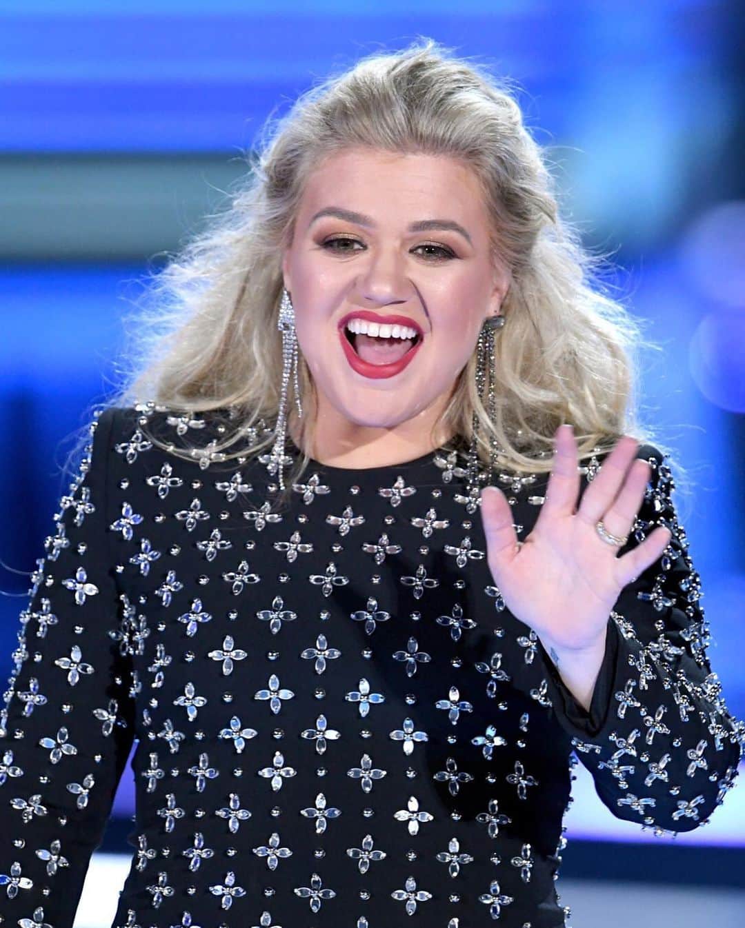 People Magazineさんのインスタグラム写真 - (People MagazineInstagram)「Hostess with the mostest! ❤️ Kelly Clarkson absolutely stunned in all of her #BBMAs looks, and she rocked the house in all of her performances too. 😍 | 📷: John Shearer/Getty, Emma McIntyre/Getty, Kevin Winter/Getty, Jeff Kravitz/FilmMagic」5月2日 12時05分 - people