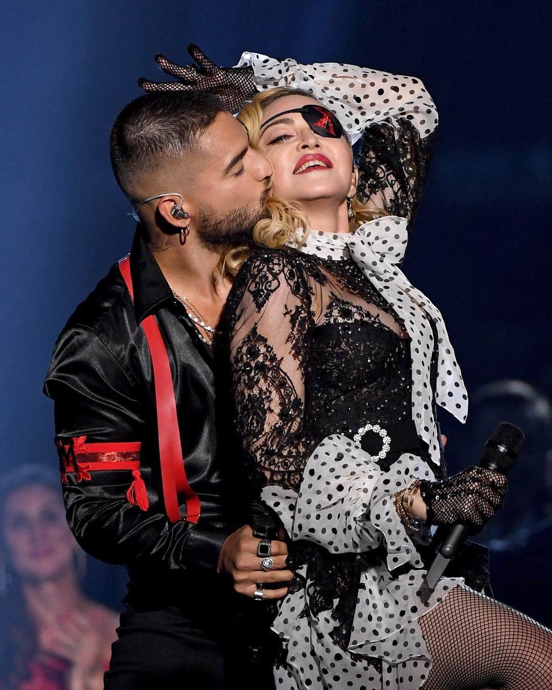 Just Jaredさんのインスタグラム写真 - (Just JaredInstagram)「@maluma gets in a kiss while performing #Medellin with @madonna at the @bbmas! #BillboardMusicAwards #Madonna #Maluma Photos: Getty」5月2日 12時18分 - justjared