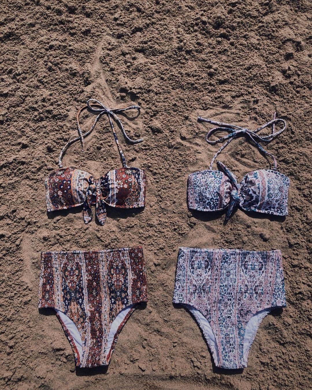 佐野真依子さんのインスタグラム写真 - (佐野真依子Instagram)「■ Moroccan Halter Swimwear ¥9,000 WHITE ORANGE ペイズリー柄にシャーリングを合わせたバンドゥーTOPSとハイウエストボトムのSWIMWEARセット🐚 エキゾチックで お洒落なペイズリー❤︎ 柄の色合いが大好きな水着❤︎ TOPSのセンター リボンがかわいい❤︎ WHITEベースペイズリー柄 ORANGEベースペイズリー柄 の２色だよ❤︎ @trunc88_official  #trunc88」5月2日 12時11分 - sanomaisanomai