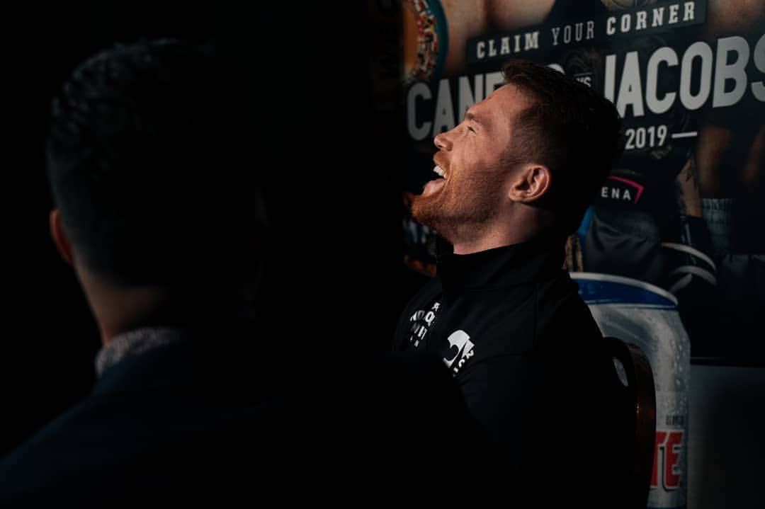 サウル・アルバレスさんのインスタグラム写真 - (サウル・アルバレスInstagram)「🇲🇽 Venimos a ganar 🇺🇸 We came to win. 👊 Watch #CaneloJacobs 5/4 on @dazn_usa #DoItYourWay #FightWeek #CaneloTeam」5月2日 12時15分 - canelo