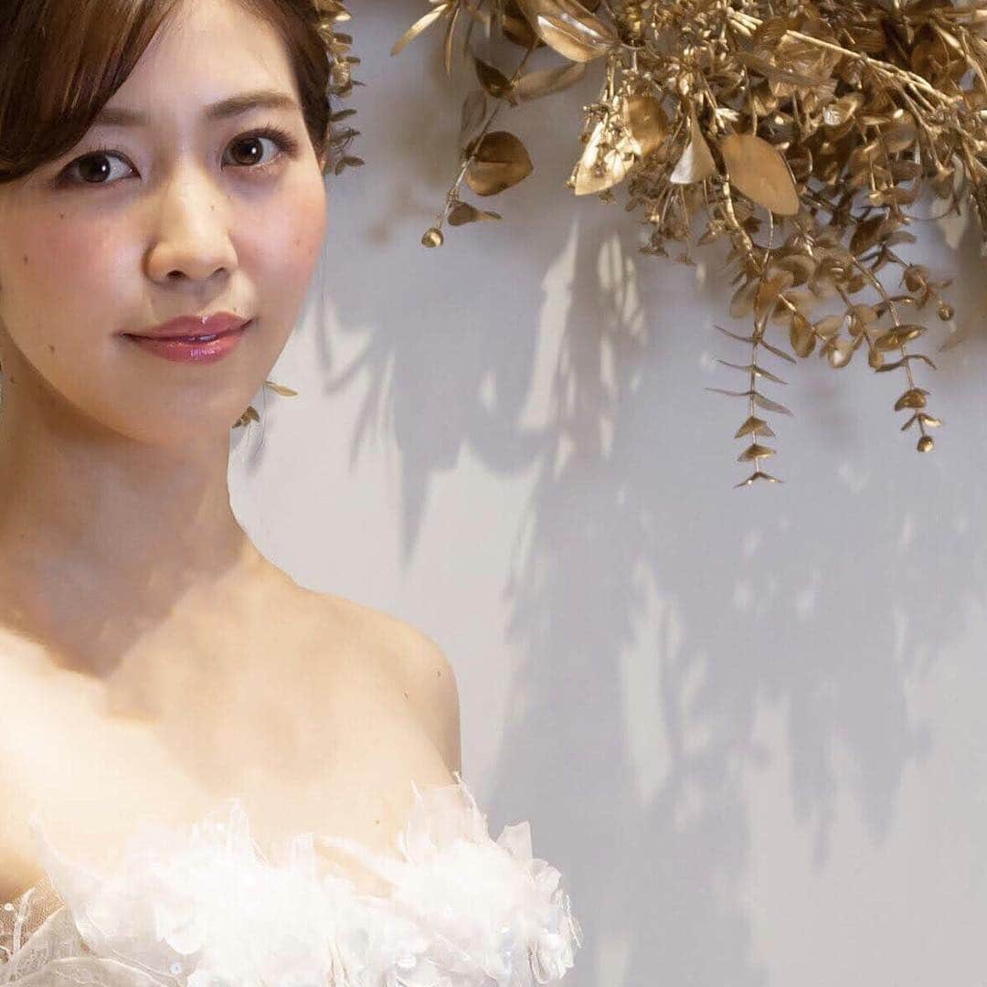 Dresses (ドレッシーズ)さんのインスタグラム写真 - (Dresses (ドレッシーズ)Instagram)「* #ラグジュアリードレス をお探しな花嫁さまへ、  #ドレッシーズコラム をご紹介します📝 * * . 💫 《【試着可】こだわりのディテールで華やかさをプラス！ビジューのあるウェディングドレスの着こなし方》✨ ・ 💫《運命のラグジュアリーな一着なら♡Mira Zwillinger(ミラズウィリンガー)のオートクチュールドレス》✨ . おすすめのコラムは ✔︎トップ画面URL→column→“ラグジュアリー”のタグよりご覧いただけます。 * 〈お問合せ〉 ✉️dresses@dressthelife.jp 📞0120-791-249」5月2日 12時16分 - dresses_weddings