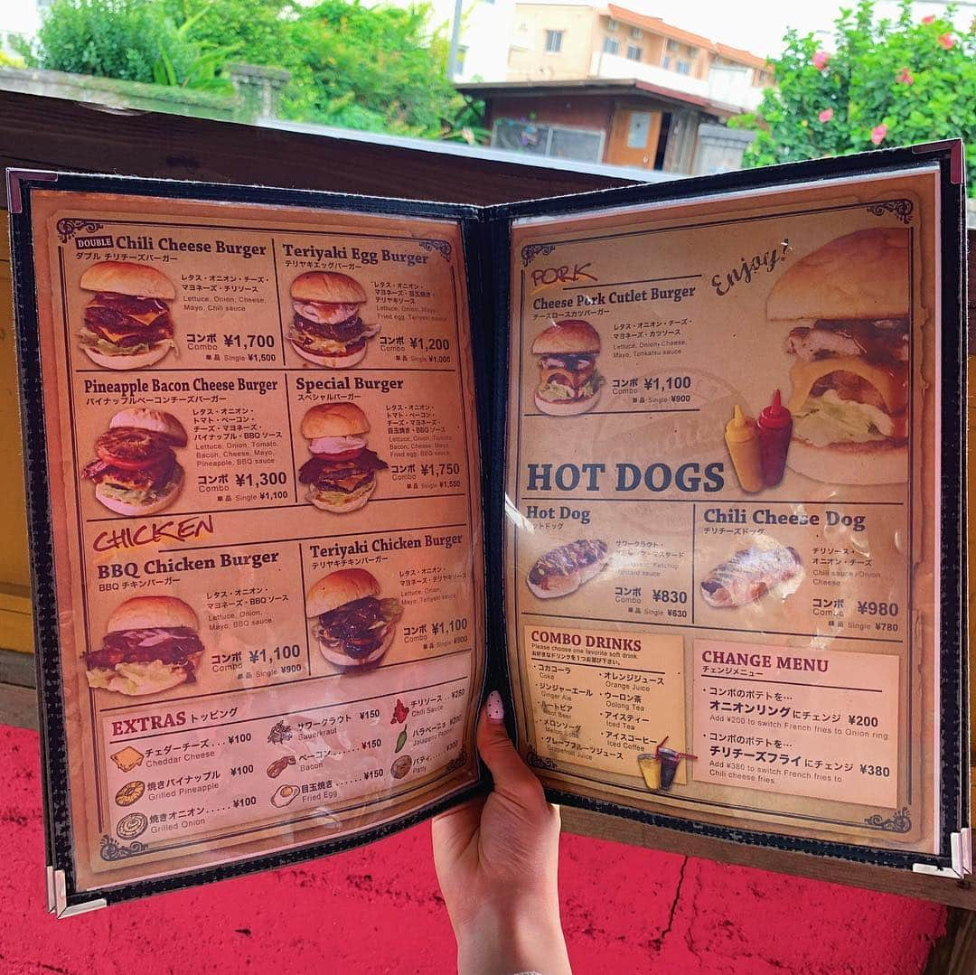 karen okajimaさんのインスタグラム写真 - (karen okajimaInstagram)「ㅤㅤㅤ ㅤㅤㅤ 北谷にあるGORDIE’S🍔🇺🇸 ㅤㅤㅤ  有名なお店でずっと並んでた！😳 今まで食べたハンバーガーの中で 結構な上位で美味しかった〜🤤💕 ㅤㅤㅤ  メニューも豊富だったよ👌💫 ㅤㅤㅤ  土日はモーニングもやってるみたい😆 また行きたいな〜っ🎶 ㅤㅤㅤ ㅤㅤㅤ 🍔GORDIE’S 🏠沖縄県中頭郡北谷町字砂辺100-530 📞098-926-0234 ⏰11:00～21:30(21:00LO) （土日のみモーニングメニュー・8：00～11：00） 日曜営業 定休日	不定休 ㅤㅤㅤ #GORDIES #ゴーディーズ #沖縄 #OKINAWA #沖縄旅行  #おかじ旅行記 #JAPAN #gw #岡島かれん #おかじカフェ巡り  #グルメ岡島 #沖縄カフェ #北谷カフェ」5月2日 12時16分 - karenokajima0318