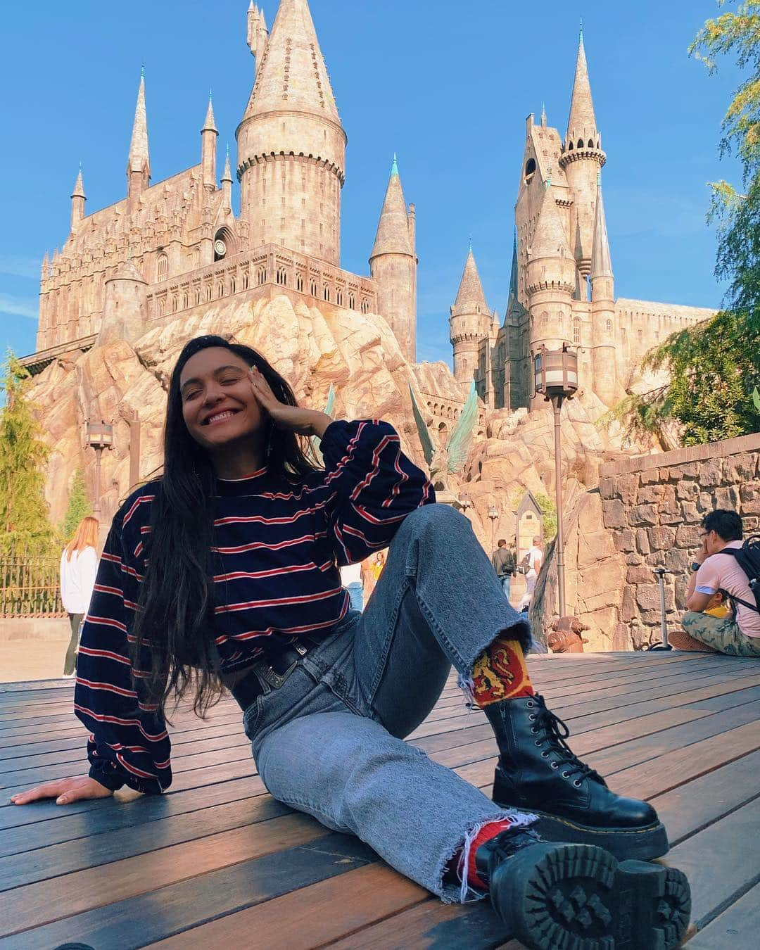 ステラ・ハジェンズさんのインスタグラム写真 - (ステラ・ハジェンズInstagram)「peep the socks ✨✨✨ if I could live in any fictional world it would be Harry Potter world, obviously. what fictional world would youuu wanna live in?」5月2日 12時17分 - stellahudgens