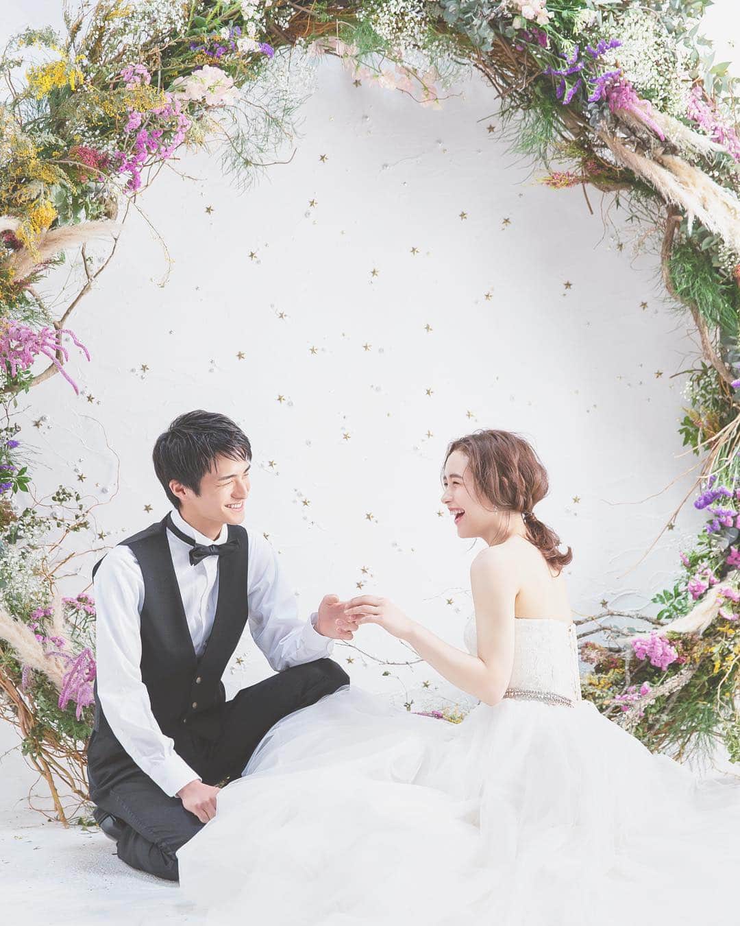 CLAIREのインスタグラム：「とびきりの笑顔は、自然で2人らしい1枚に✨ ・ @clairebridalstudio」