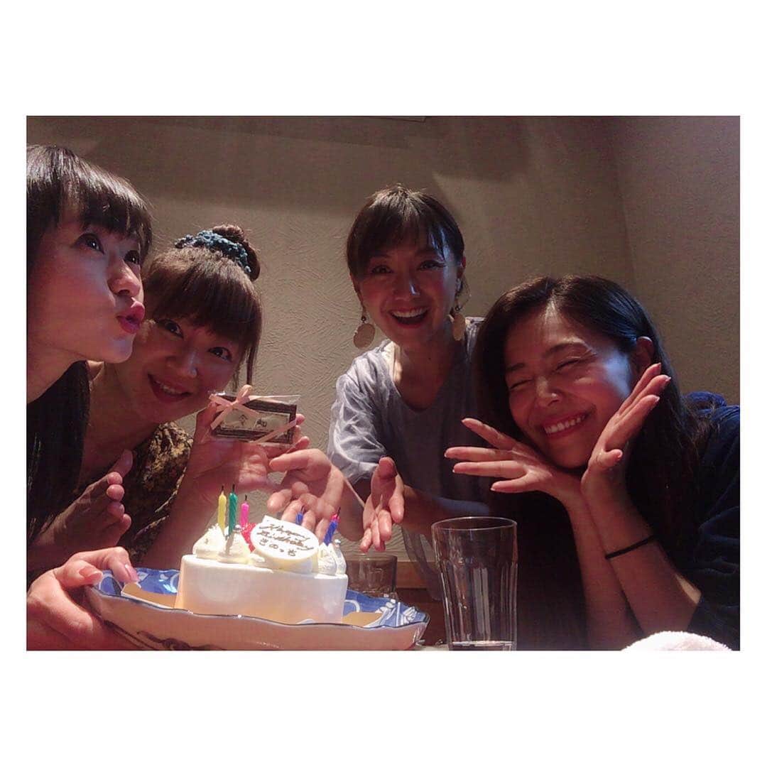 柳野玲子さんのインスタグラム写真 - (柳野玲子Instagram)「誕生日当日の夜💓 特に予定のなかった私を誘ってくれた福島和可菜ちゃん(｡･ω･｡)✨ そして連絡取り合ったのが当日にもかかわらず、末川かおりちゃん、小野瀬みらいちゃん、かけつけてくれまして😭💕 感謝でいっぱい(；ω；)✨ おかげさまで嬉しくて楽しくてちょっと酔っ払って涙出そうな素敵な誕生日になりました🤭💕 最高の仲間に出会えて本当に嬉しい…✨ そして皆さん、お祝いコメントたくさんありがとうございます😊 嬉しかったです💓 #誕生日 #誕生日当日 #5月1日 #37歳 #令和 #令和元年 #女子会 #末川かおり ちゃん #福島和可菜 ちゃん #小野瀬みらい ちゃん #柳野玲子 #ビール #ビール女子 #誕生日ケーキ #ケーキ #魚 #お刺身 #釣り好き女子 #お酒好き女子 #幸せ #優しさ #感謝 #ありがとう #大好き」5月2日 12時27分 - yanaginoreiko