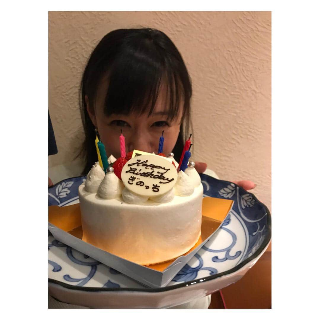 柳野玲子さんのインスタグラム写真 - (柳野玲子Instagram)「誕生日当日の夜💓 特に予定のなかった私を誘ってくれた福島和可菜ちゃん(｡･ω･｡)✨ そして連絡取り合ったのが当日にもかかわらず、末川かおりちゃん、小野瀬みらいちゃん、かけつけてくれまして😭💕 感謝でいっぱい(；ω；)✨ おかげさまで嬉しくて楽しくてちょっと酔っ払って涙出そうな素敵な誕生日になりました🤭💕 最高の仲間に出会えて本当に嬉しい…✨ そして皆さん、お祝いコメントたくさんありがとうございます😊 嬉しかったです💓 #誕生日 #誕生日当日 #5月1日 #37歳 #令和 #令和元年 #女子会 #末川かおり ちゃん #福島和可菜 ちゃん #小野瀬みらい ちゃん #柳野玲子 #ビール #ビール女子 #誕生日ケーキ #ケーキ #魚 #お刺身 #釣り好き女子 #お酒好き女子 #幸せ #優しさ #感謝 #ありがとう #大好き」5月2日 12時27分 - yanaginoreiko