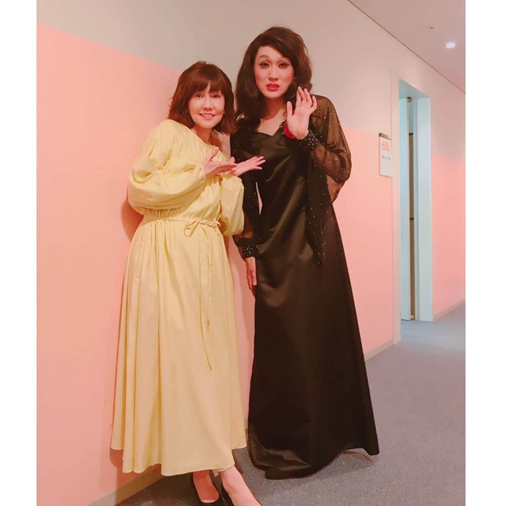 松本伊代さんのインスタグラム写真 - (松本伊代Instagram)「今夜18:55〜 テレビ東京「モノマネでもいいから聴きたい!平成・昭和の名曲ベスト55」に出演してます📺🎤 熊切あさ美ちゃん、 久しぶりに会えて嬉しかった藤川なお美ちゃん、 君島遼さんと📸  #モノマネ #めちゃ感動した #熊切あさ美 #藤川なお美 #君島遼 #名曲 #君島さんはどなたのモノマネの姿でしょーか！ #ブルーワンピ #DENNYROSE #PRADA」5月2日 12時25分 - iyo14_official