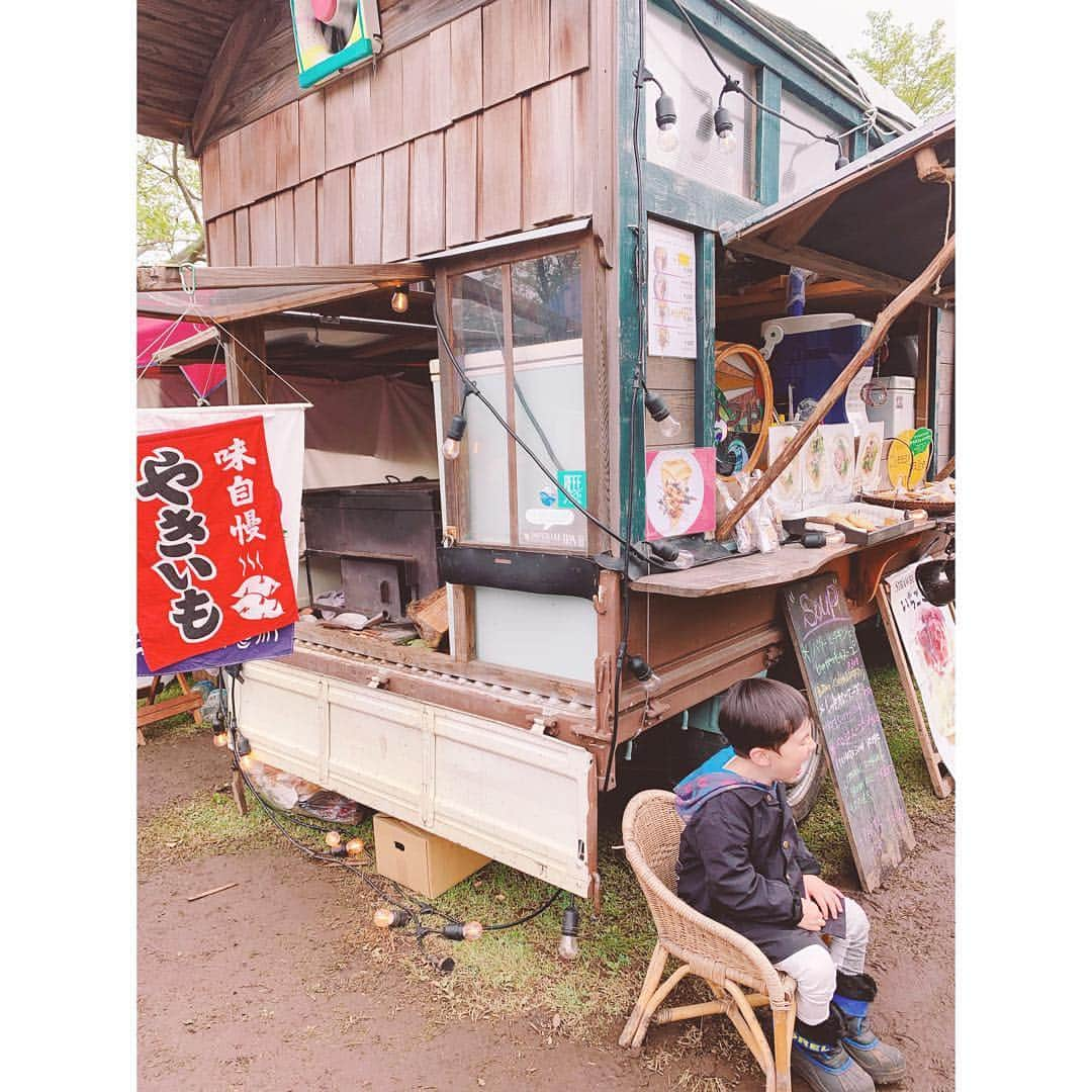 佐々木希さんのインスタグラム写真 - (佐々木希Instagram)「🌈🌈🌈 RAINBOW DISCO CLUB 2019  緑に囲まれて レジャーシートにみんなで座って美味しいものを食べながら、ゆったりとした時間🌷 はぁ楽しかったなぁ。  みんなの笑顔が眩しかった〜🌈 また行きたいな。  #RAINBOWDISCOCLUB #RDC」5月2日 12時36分 - nozomisasaki_official