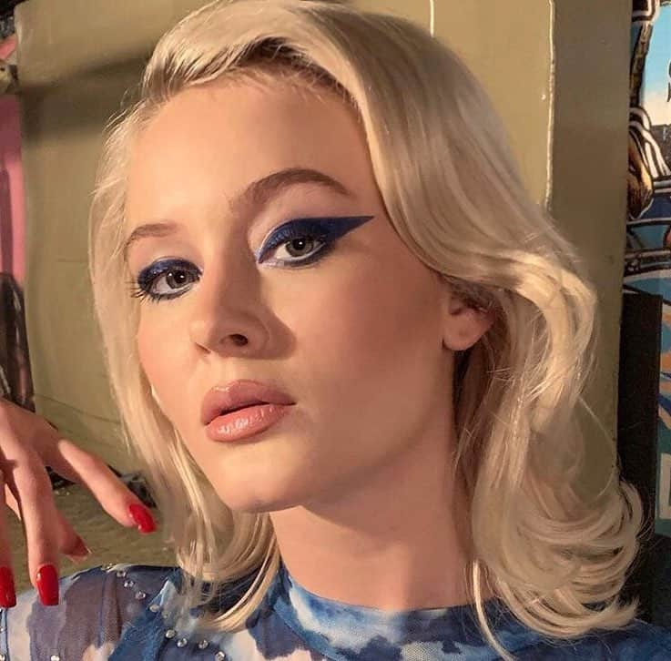 ポール・ノートンさんのインスタグラム写真 - (ポール・ノートンInstagram)「Was such a fun moment to share glam for @zaralarsson last night w/ @colbymakeup on her 1st heading show in the US! #hair by Me @leobypaulnorton using @t3 and @tresemme . Such an amazingly talented lil diva! #zaralarsson」5月2日 12時31分 - paulnortonhair