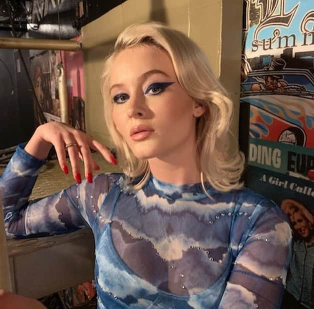 ポール・ノートンさんのインスタグラム写真 - (ポール・ノートンInstagram)「Was such a fun moment to share glam for @zaralarsson last night w/ @colbymakeup on her 1st heading show in the US! #hair by Me @leobypaulnorton using @t3 and @tresemme . Such an amazingly talented lil diva! #zaralarsson」5月2日 12時31分 - paulnortonhair