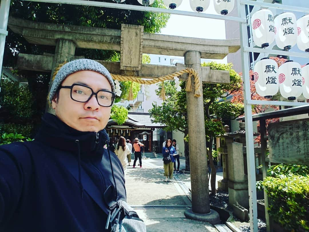 高井俊彦さんのインスタグラム写真 - (高井俊彦Instagram)「【久しぶりのサムハラ、そしてイエロースパイス😃✌️】 今日の昼はー。 久しぶりにサムハラ神社へ日頃のお礼を言いにウォーキング👣💨 そしてー。 久しぶりに食べたかった札幌スープカレー『イエロースパイス』へ🍛✨ お酒を飲んだ次の日なので黄スープ２辛のチキンスープカレーのパクチートッピング👌  充実感&満足感⤴️⤴️⤴️ #イエロースパイス北堀江  #サムハラ神社」5月2日 12時33分 - takai_toshihiko