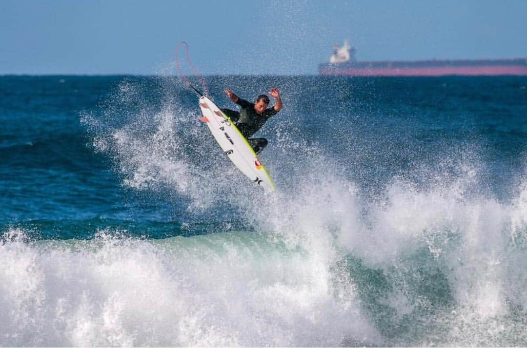 ジュリアン・ウィルソンさんのインスタグラム写真 - (ジュリアン・ウィルソンInstagram)「Nice to be in Merewether sharing some waves with @ryancallinan 📷 : @seaduction_photography」5月2日 12時45分 - julian_wilson