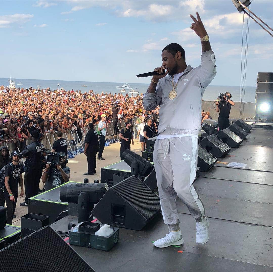 ファボラスのインスタグラム：「SOMETHING IN THE WATER FESTIVAL 2019 • VA BEACH, VA  Salute my brother @kingpush for the hometown hospitality and my brother @pharrell for bringing some vibes back to #VaBeach!! #SITWFest」
