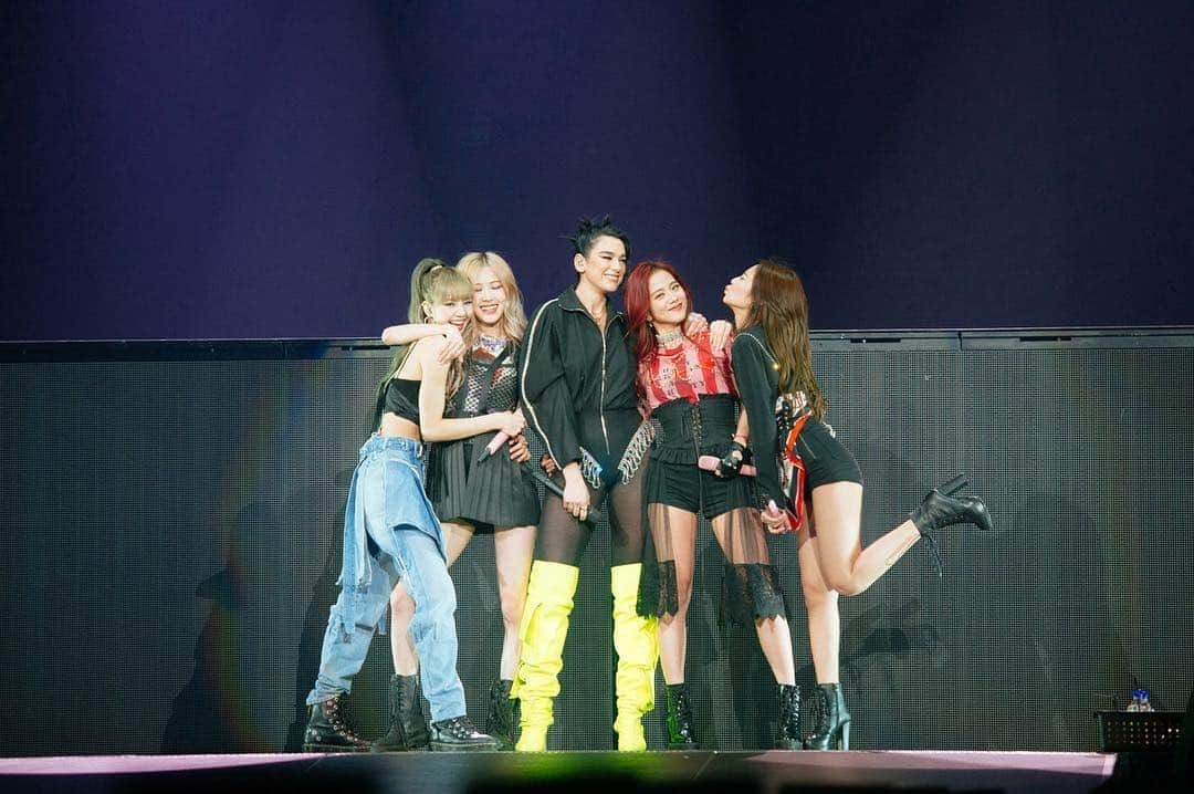 ジスさんのインスタグラム写真 - (ジスInstagram)「#blackpink2019worldtourwithkia #NYCday1 #KISSANDMAKEUP  We’ve dreamt about this moment ever since we started our collaboration with Dua and now it finally came true!😭❣️ I had such a great time and thank you Dua once again for coming to perform with us tonight 🖤💕 and of course, Newark BLINKs’ energy has made me happier!! See you soon and let’s also have fun tomorrow!!😽」5月2日 13時03分 - sooyaaa__