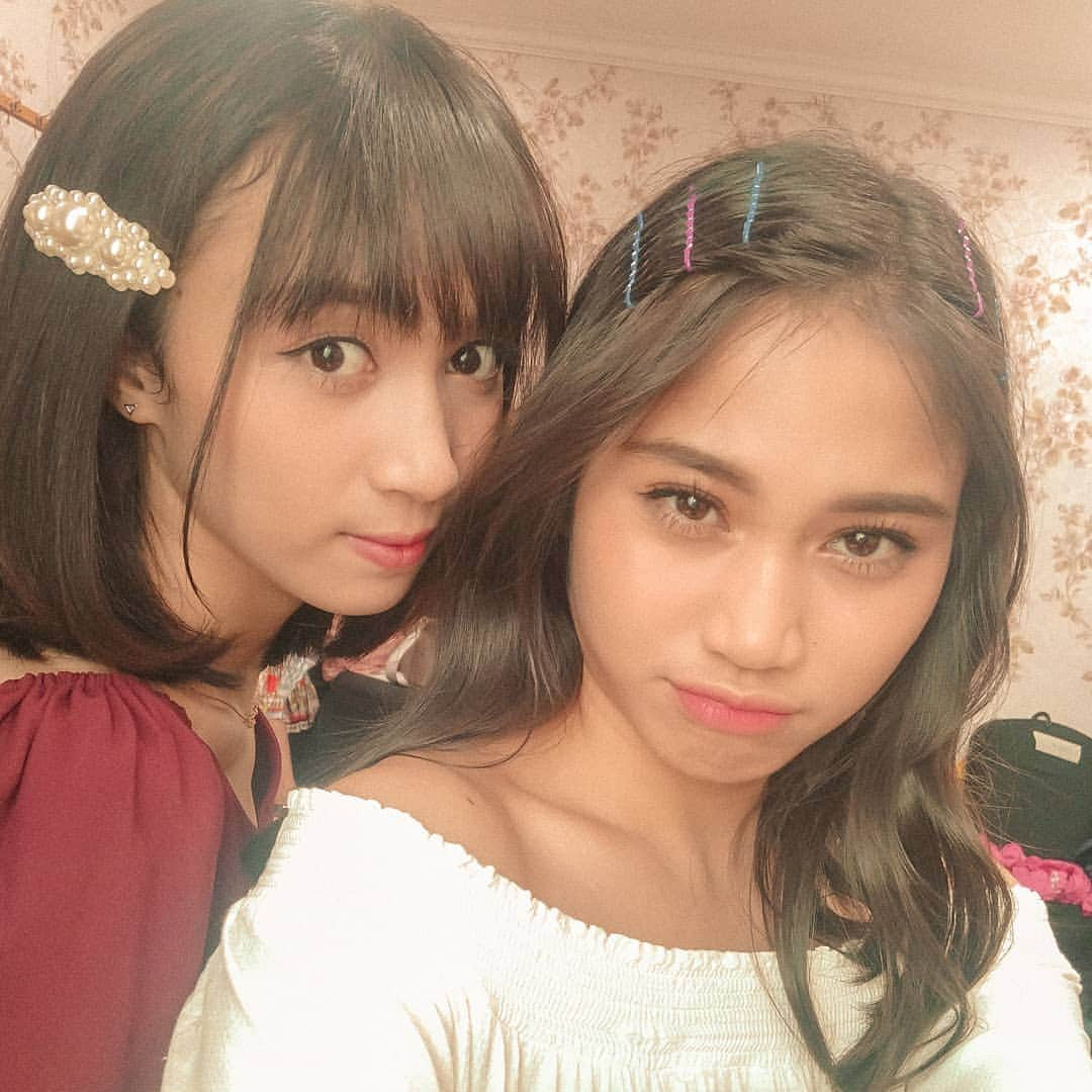 アリシア・カンジアさんのインスタグラム写真 - (アリシア・カンジアInstagram)「Ayana = Mirror and Shadow.. why? Because mirror doesn't LIE and shadow never LEAVES.. jadi kalo mirrornya pecah berarti udah ga kuad menampung kecantikan kita be2 yakan colek @jkt48achan yg lagi ngambek 😍😍😍😍」5月2日 13時09分 - acak__