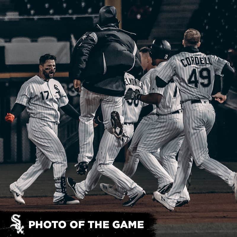 シカゴ・ホワイトソックスさんのインスタグラム写真 - (シカゴ・ホワイトソックスInstagram)「The White Sox take the series behind José Abreu’s big night and Yonder Alonso’s walk-off single!」5月2日 13時18分 - whitesox