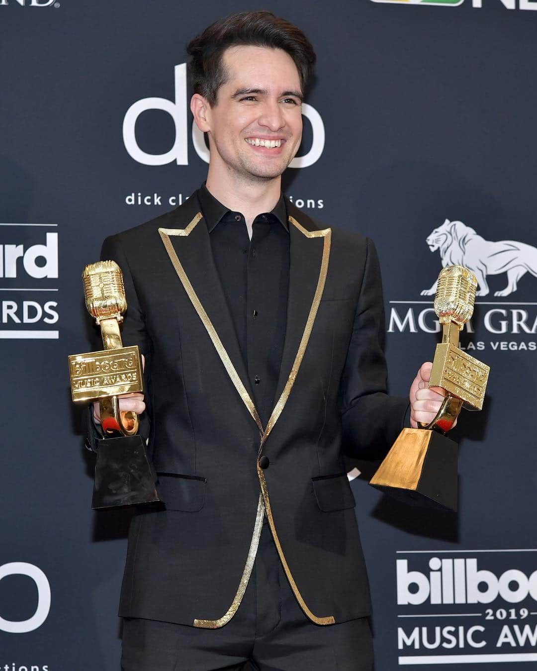 Panic! At The Discoのインスタグラム：「Going home w/ Top Rock Song AND Top Rock Album tonight 🏆🏆 these are for you, you gorgeous souls 😘」