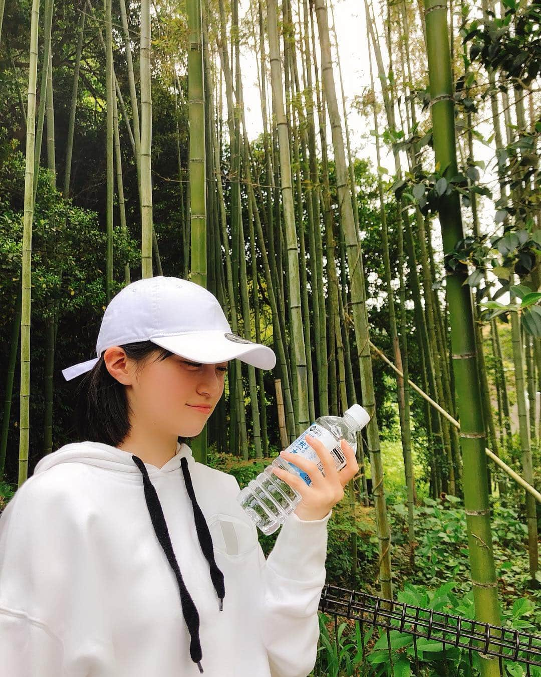 坂本 愛玲菜さんのインスタグラム写真 - (坂本 愛玲菜Instagram)「🌳⛩ 朝から  いとこのお礼参りに、一緒に☺️ 佐賀県の受験祈願で有名な、 「乙文殊宮」という神社へ☺️ 『落書き堂』ともいって 神社に学問の願いごとを書くと 願いが叶うだとか、  神社までめっちゃ山登って🏔 朝からいい運動〜😂 とっっても素敵なところでした  あ、令和初お参り☺️縁起がいい！  #落書き堂 #乙文殊宮 #令和 #gw」5月2日 13時34分 - erena_hkt48