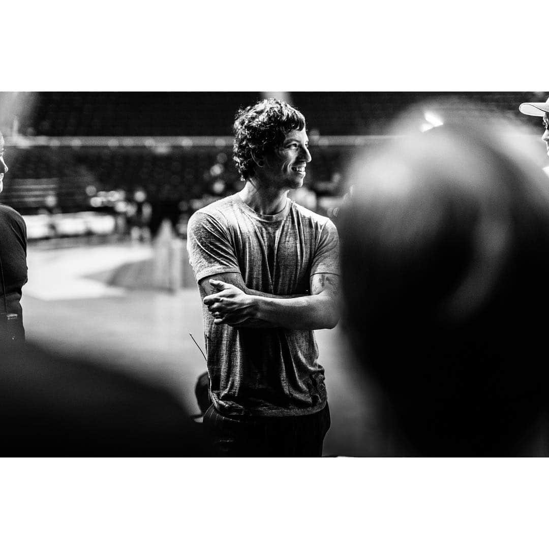 トゥエンティ・ワン・パイロッツのインスタグラム：「mexico invited us over for the week • just walked off stage in monterrey • here are some photos from rehearsal earlier today • ||-//」
