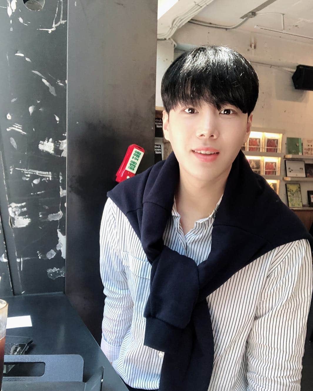 イェジュン のインスタグラム：「잠시 코히타임.☕️ 일하자.」