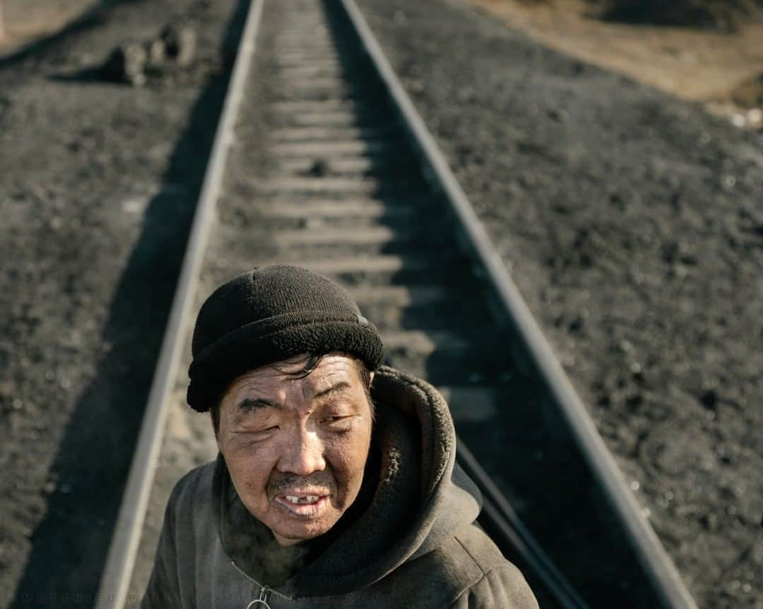 ナショナルジオグラフィックさんのインスタグラム写真 - (ナショナルジオグラフィックInstagram)「Photo by Matthieu Paley @paleyphoto | His face coated with coal dust, a worker takes a break after unloading coal from trains at a refinery on the edge of Mongolia’s capital, Ulaanbaatar. The air here is one the world’s most polluted, especially during the cold winter months. It is largely the result of the city’s dependency on fossil fuels. This image is part of a story I recently shot for @natgeo. Please visit my profile @paleyphoto for a link to the story. #climatechange #airpollution #mongolia #ulaanbaatar」5月2日 14時03分 - natgeo