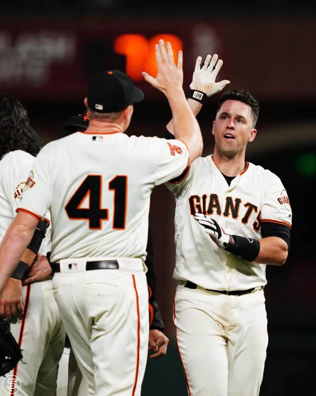 サンフランシスコ・ジャイアンツさんのインスタグラム写真 - (サンフランシスコ・ジャイアンツInstagram)「ICONIC • Posey WALK-OFF to #BeatLA」5月2日 14時11分 - sfgiants