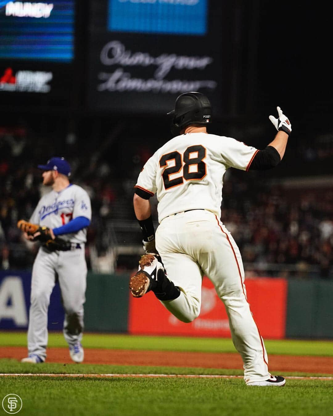 サンフランシスコ・ジャイアンツさんのインスタグラム写真 - (サンフランシスコ・ジャイアンツInstagram)「ICONIC • Posey WALK-OFF to #BeatLA」5月2日 14時11分 - sfgiants