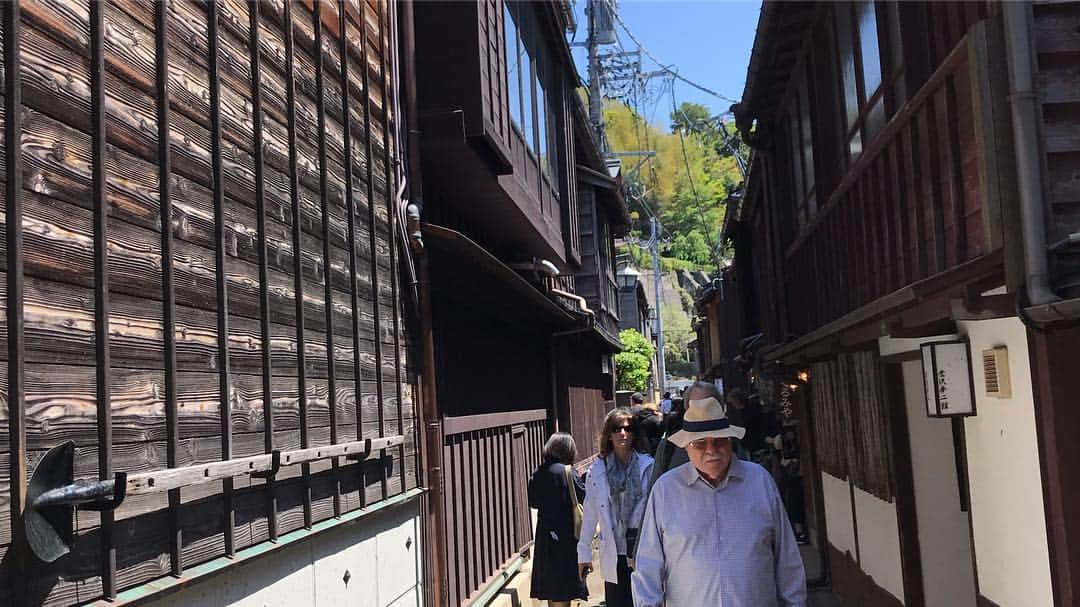 けんじるさんのインスタグラム写真 - (けんじるInstagram)「東ちゃ屋町に来てまぁ〜す！  風勢があって雰囲気が最高でぇ〜す！  #けんじる #食い込MEN #芸人 #吉本 #お笑い #お笑い好きの人と繋がりたい #ギャグ #金沢市 #東ちゃ屋町 #GW」5月2日 14時09分 - kenjiru0318