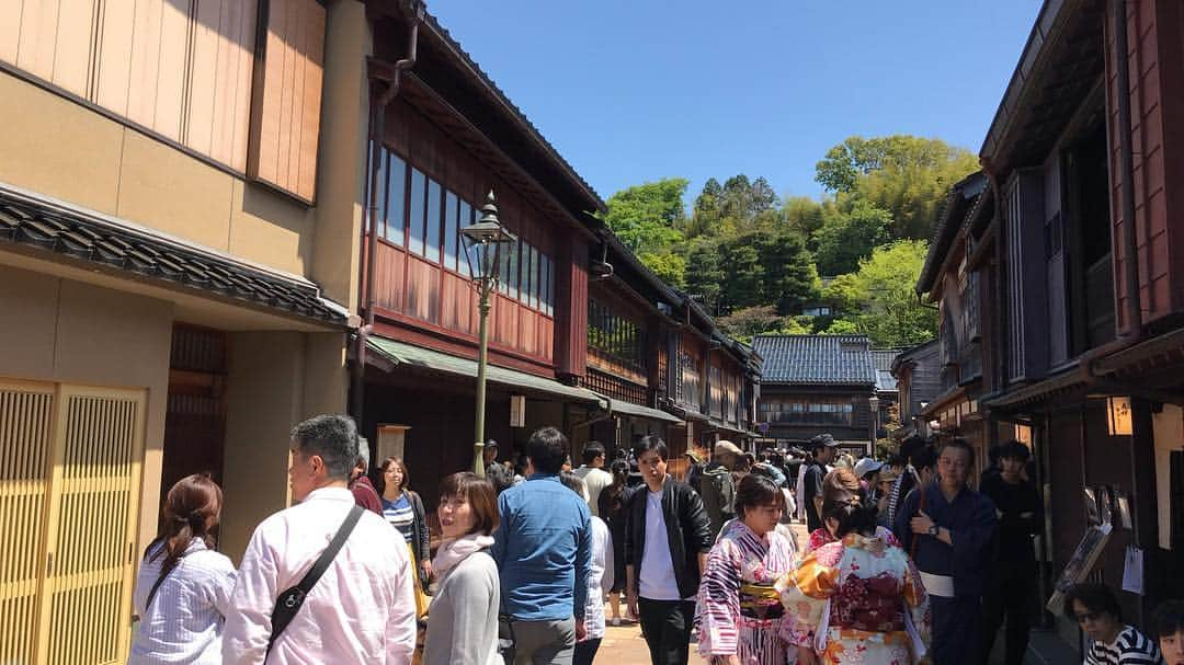 けんじるさんのインスタグラム写真 - (けんじるInstagram)「東ちゃ屋町に来てまぁ〜す！  風勢があって雰囲気が最高でぇ〜す！  #けんじる #食い込MEN #芸人 #吉本 #お笑い #お笑い好きの人と繋がりたい #ギャグ #金沢市 #東ちゃ屋町 #GW」5月2日 14時09分 - kenjiru0318