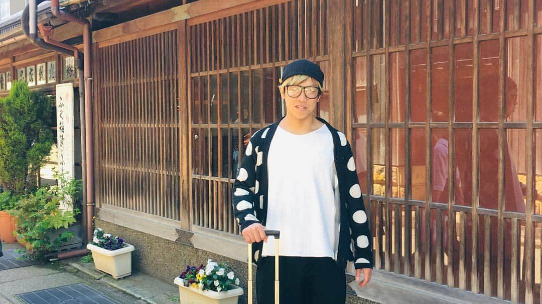 けんじるさんのインスタグラム写真 - (けんじるInstagram)「東ちゃ屋町に来てまぁ〜す！  風勢があって雰囲気が最高でぇ〜す！  #けんじる #食い込MEN #芸人 #吉本 #お笑い #お笑い好きの人と繋がりたい #ギャグ #金沢市 #東ちゃ屋町 #GW」5月2日 14時09分 - kenjiru0318