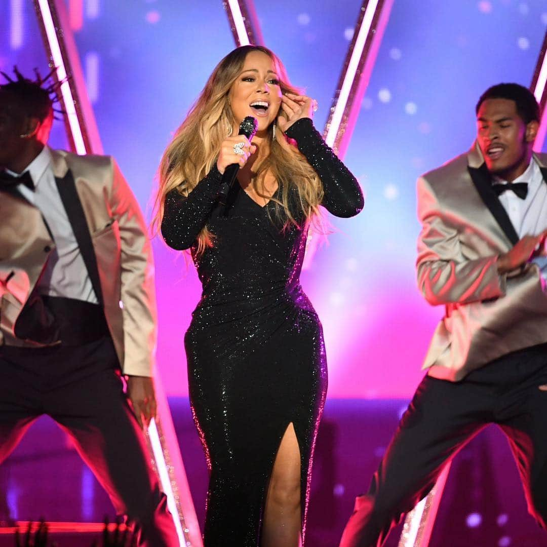 マライア・キャリーさんのインスタグラム写真 - (マライア・キャリーInstagram)「Thank you for the iconic memories from tonight 💕 @bbmas 📸 Kevin Winter / Getty」5月2日 14時16分 - mariahcarey