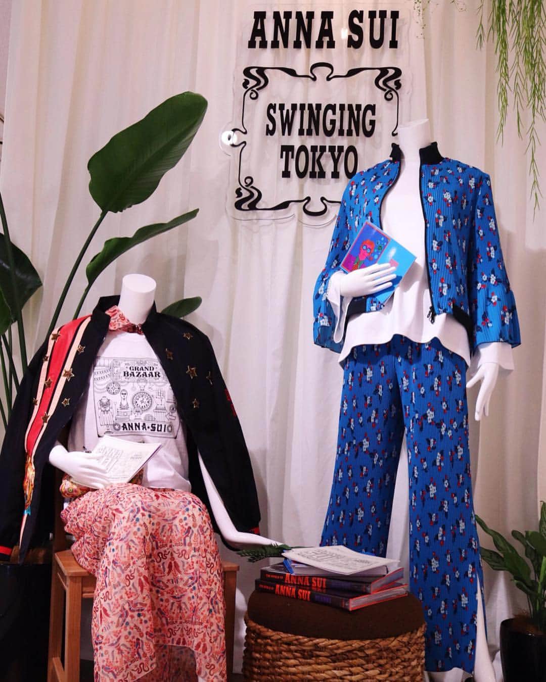 ISETAN PARK netさんのインスタグラム写真 - (ISETAN PARK netInstagram)「. 3つのキーワード「リスペクト」「フェイバリット」「コミュニケーション」でアナ・スイのルーツを垣間見ることができる！ .  ファッションのみならずアートやミュージックにも精通するアナ・スイが、今の東京に向けてメッセージを発信する新しいプロジェクト「SWINGING TOKYO」 アナ・スイのデザイナーとしての原点である60’sカルチャー「Swinging London」の時代のように、自由に、自分流に、都会的に楽しめるファッションを「TOKYO」のネクストジェネレーションに向けて新提案！ .  ANNA SUI SWINGING TOKYO 2019.5.1 wed - 5.7 tue 本館1階＝ザ・ステージ .  @annasui_japan @annasui @kansai_yamamoto_official @yokumoku_jp @barbie @ginzamagazine @mitershinichi @dassaisake  #annasui #swingingtokyo #kansaiyamamoto  #barbie #barbiedoll #dassai#isetan #shinjuku #アナスイ #山本寛斎 #カンサイヤマモト #バービー #バービードール #ヨックモック #獺祭 #日本酒 #酒 #ファッション #新宿 #伊勢丹 #新宿伊勢丹 #伊勢丹新宿店」5月2日 14時26分 - isetan_shinjuku