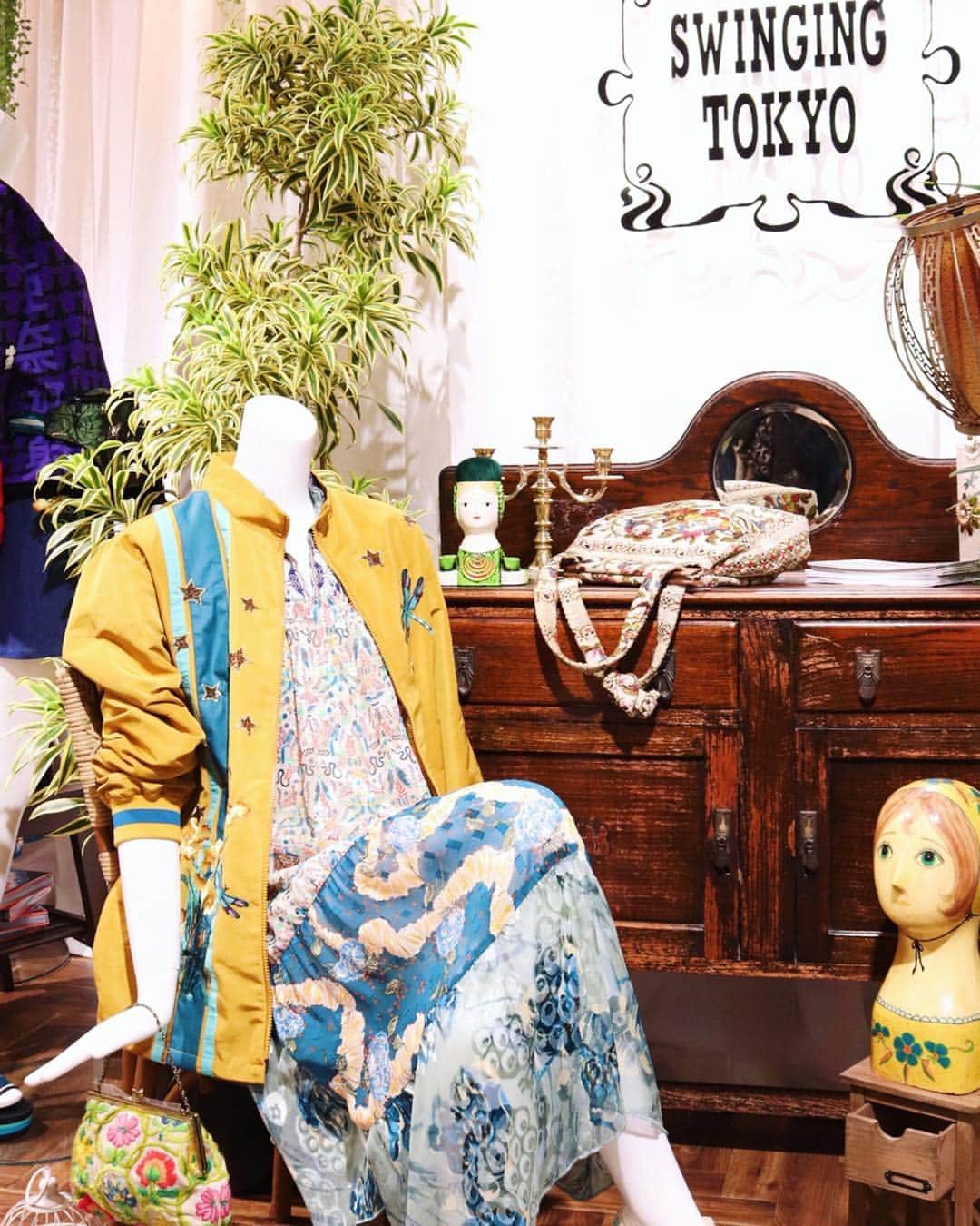 ISETAN PARK netさんのインスタグラム写真 - (ISETAN PARK netInstagram)「. 3つのキーワード「リスペクト」「フェイバリット」「コミュニケーション」でアナ・スイのルーツを垣間見ることができる！ .  ファッションのみならずアートやミュージックにも精通するアナ・スイが、今の東京に向けてメッセージを発信する新しいプロジェクト「SWINGING TOKYO」 アナ・スイのデザイナーとしての原点である60’sカルチャー「Swinging London」の時代のように、自由に、自分流に、都会的に楽しめるファッションを「TOKYO」のネクストジェネレーションに向けて新提案！ .  ANNA SUI SWINGING TOKYO 2019.5.1 wed - 5.7 tue 本館1階＝ザ・ステージ .  @annasui_japan @annasui @kansai_yamamoto_official @yokumoku_jp @barbie @ginzamagazine @mitershinichi @dassaisake  #annasui #swingingtokyo #kansaiyamamoto  #barbie #barbiedoll #dassai#isetan #shinjuku #アナスイ #山本寛斎 #カンサイヤマモト #バービー #バービードール #ヨックモック #獺祭 #日本酒 #酒 #ファッション #新宿 #伊勢丹 #新宿伊勢丹 #伊勢丹新宿店」5月2日 14時26分 - isetan_shinjuku