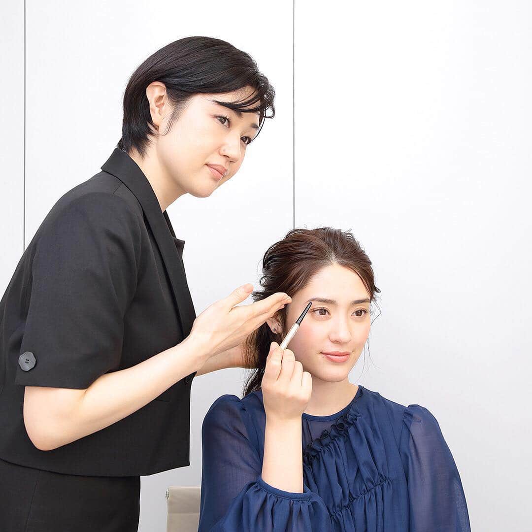 のインスタグラム：「4F PERSONAL BEAUTY SESSIONより、6月のパーツメイクアップレッスンの日程のご案内です。  6月5日（水）　18:10～ 6月14日（金）　17:40～ 6月21日（金）　17:40～  完璧なベースメイクのための「肌づくり&ほお」、印象を決める「眉」、魅力度アップのための「目もと」、品格アップの「口もと」から、コースをお選びください。 ご予約は1か月前より、お電話にて承ります。03-3571-1482  #資生堂 #shiseido #shiseidothestore #personalbeautysession #パーソナルビューティーセッション #メイクレッスン #メイクアップ #レッスン #眉 #ベースメイク #銀座 #tokyoginza」