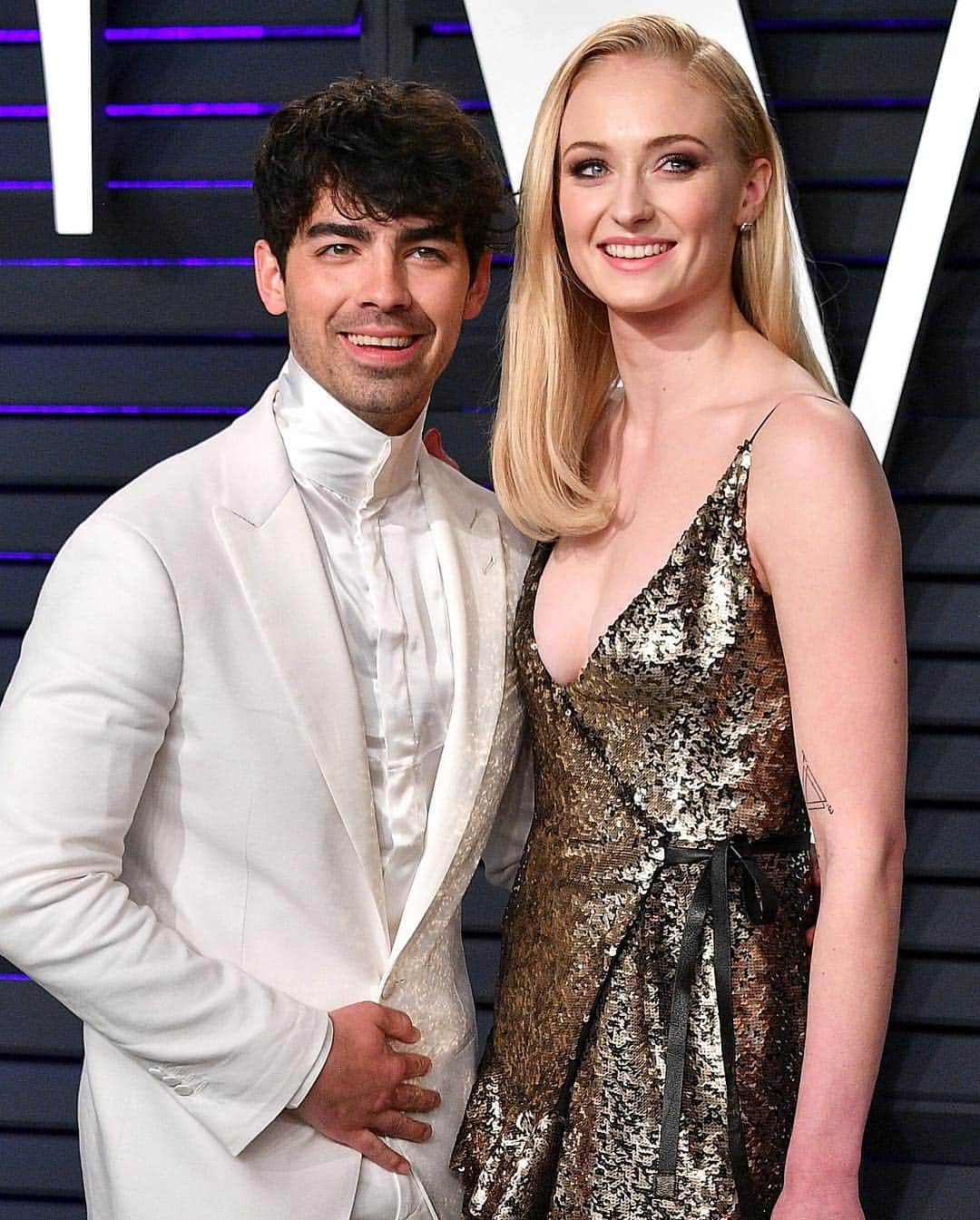 Just Jaredさんのインスタグラム写真 - (Just JaredInstagram)「OMG! @joejonas and @sophiet just got married in a surprise Las Vegas wedding. Go to JustJared.com for details plus photos from their ceremony. #JoeJonas #SophieTurner Photos: Diplo, Getty」5月2日 14時38分 - justjared