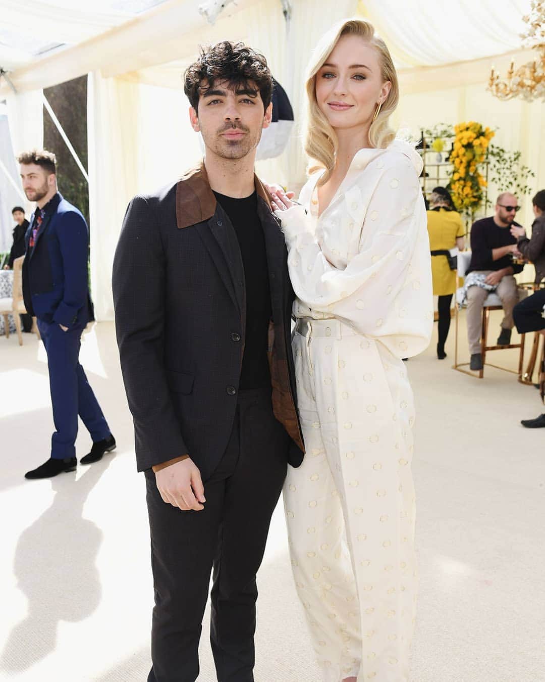 People Magazineさんのインスタグラム写真 - (People MagazineInstagram)「Joe Jonas and Sophie Turner have tied the knot! 💍 Following the #BBMAs, the pair kept the celebrations going and got married in a surprise Las Vegas ceremony. 💕 Click the link in our bio for all of the details. |📷: Kevin Mazur/Getty Images」5月2日 14時44分 - people
