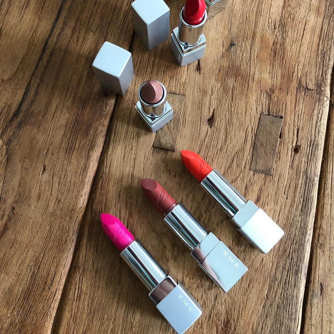 森本容子さんのインスタグラム写真 - (森本容子Instagram)「#RMK の新しいリップ！カラーはマットの02ピンクフラッシュ-刺激-ですって‼️先日も書きましたが、マットとは思えない軽いつけ心地💄👄✨最高！  #rmk #rmkリップコレクション #夏恋リップ#カラーサマーキス @rmkofficial」5月2日 14時51分 - yocomorimoto