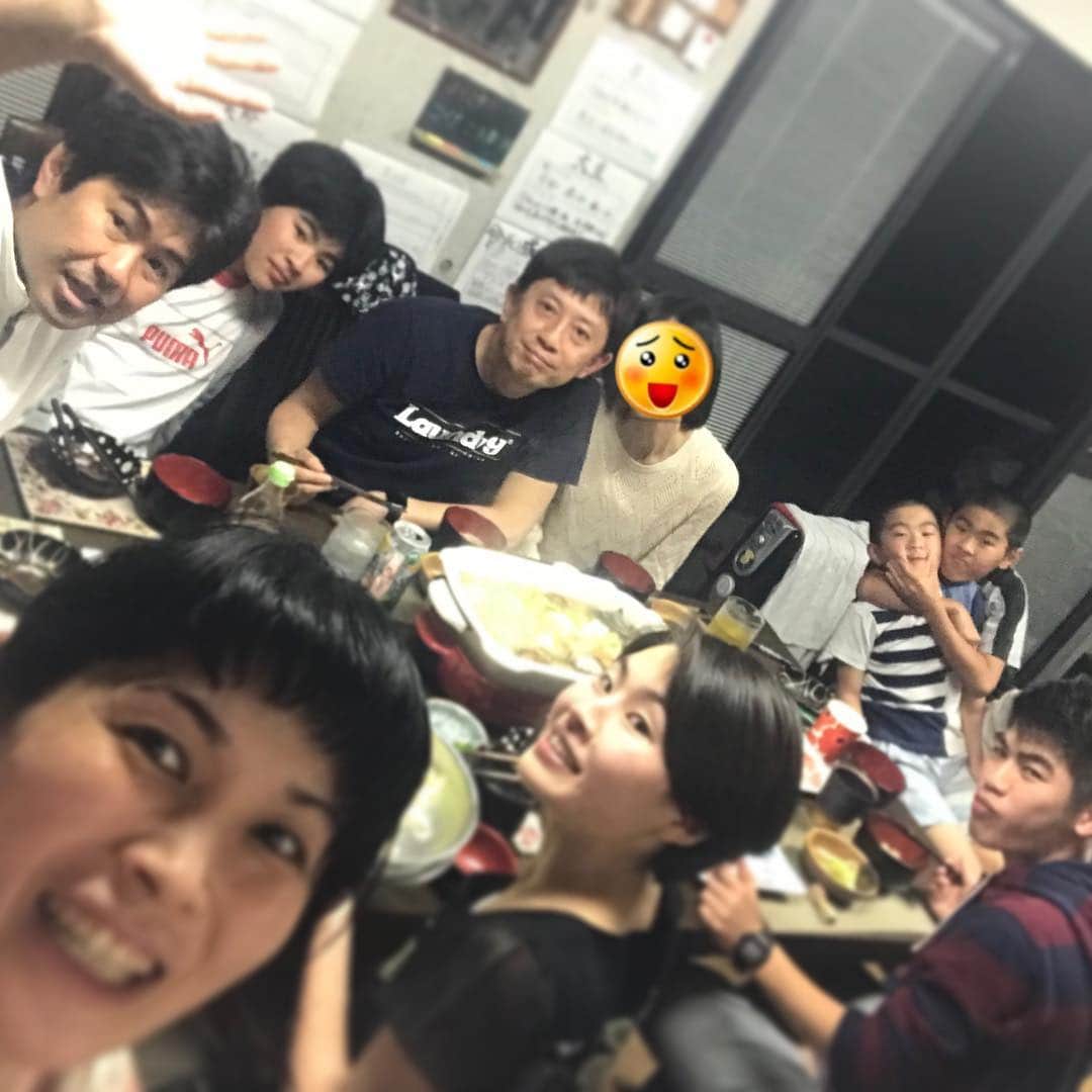 岡本安代さんのインスタグラム写真 - (岡本安代Instagram)「▶︎よか晩！最高過ぎる夜！ パーリーナイトdeパーリーピーポー！ 誰一人として取り残されることなく 楽しすぎた令和元日。 幸先が良すぎて震えるー(￣∇￣)！ . #ようこそコイナさんご夫妻 #ありがとうコイナさんご夫妻 #絶賛ブログ更新中  @okamoto.yasuyo  #５人の子育てママウンサー  #岡本安代  #走り続ける岡本家」5月2日 15時22分 - okamoto.yasuyo