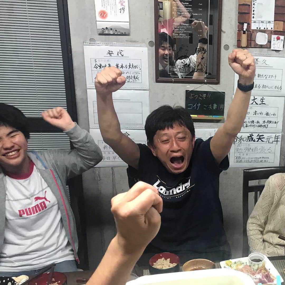 岡本安代さんのインスタグラム写真 - (岡本安代Instagram)「▶︎よか晩！最高過ぎる夜！ パーリーナイトdeパーリーピーポー！ 誰一人として取り残されることなく 楽しすぎた令和元日。 幸先が良すぎて震えるー(￣∇￣)！ . #ようこそコイナさんご夫妻 #ありがとうコイナさんご夫妻 #絶賛ブログ更新中  @okamoto.yasuyo  #５人の子育てママウンサー  #岡本安代  #走り続ける岡本家」5月2日 15時22分 - okamoto.yasuyo