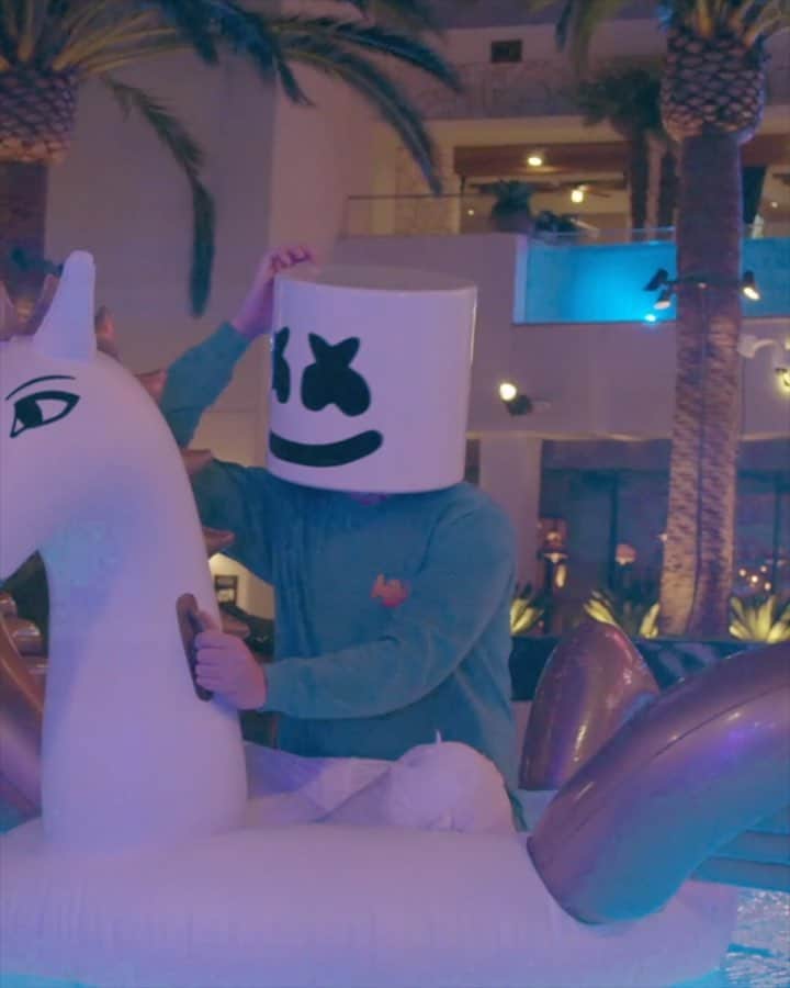 Palms Casino Resortのインスタグラム：「The new and best nighttime pool party in Vegas has arrived. Make unforgettable memories under the moonlight on #SOAKSundays at @kaosvegas.」