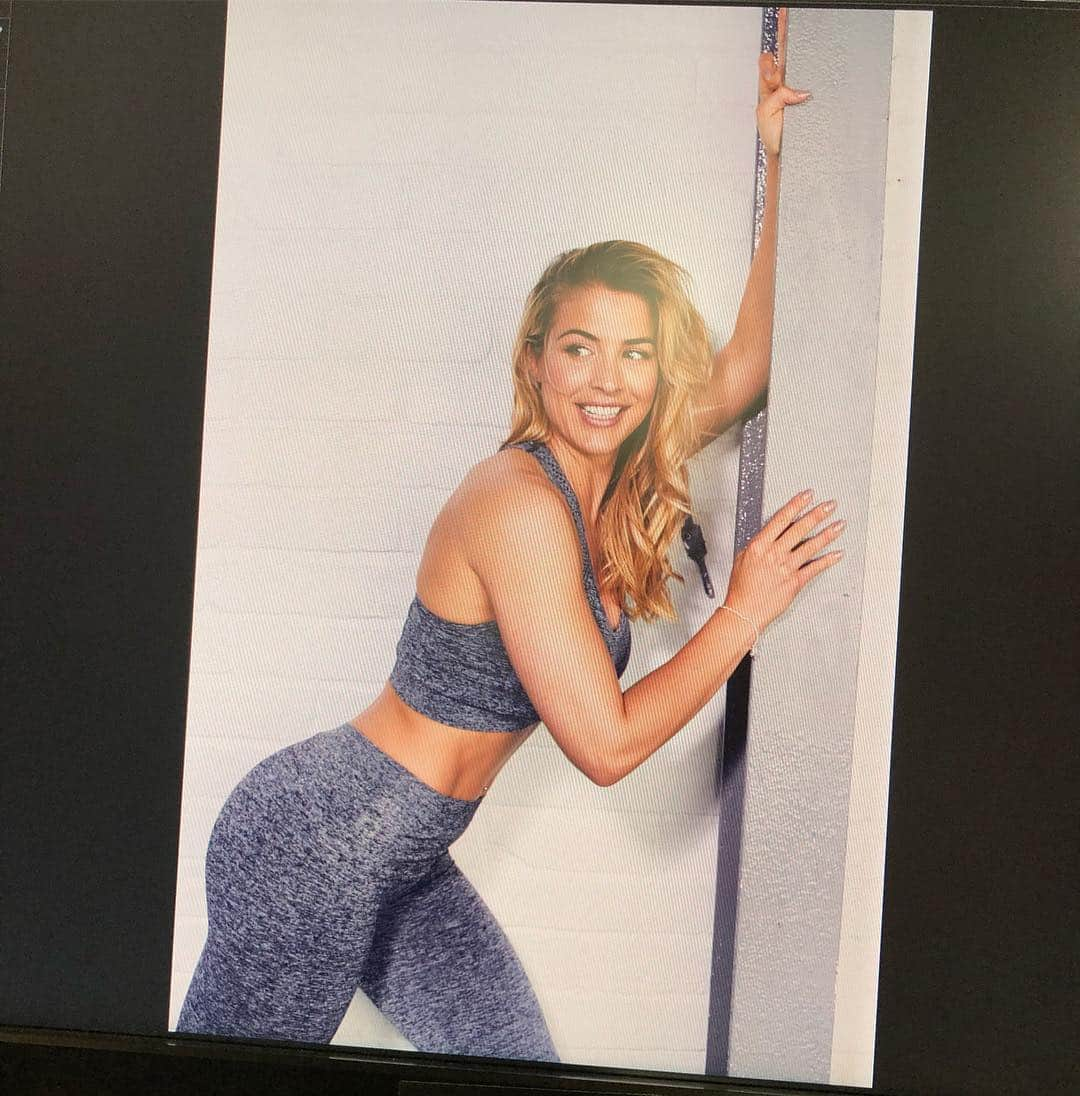 ジェマ・アトキンソンさんのインスタグラム写真 - (ジェマ・アトキンソンInstagram)「#tb last year shooting for my @gabygemmaatkinson line 📸 💁🏼‍♀️」5月3日 2時20分 - glouiseatkinson