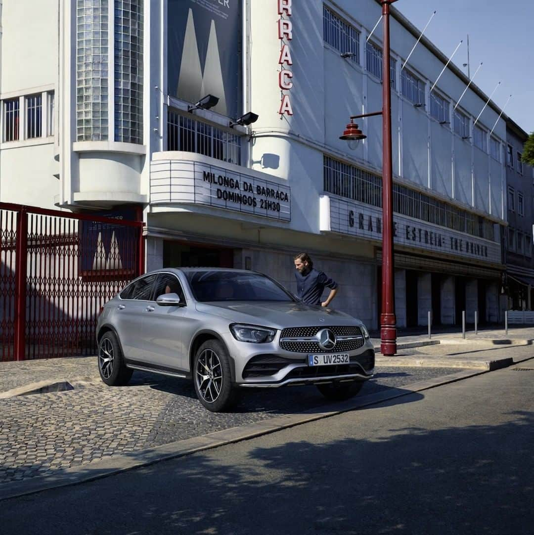 メルセデス・ベンツさんのインスタグラム写真 - (メルセデス・ベンツInstagram)「With its distinctive appearance, the new operating concept, innovative driving assistance systems and a new range of engines, the GLC Coupé and SUV models offer the best from the world of Mercedes-Benz.  Read more: http://mb4.me/glc-overview_grm  #MercedesBenz #GLC #NewGLC #car #carsofinstagram #suv」5月3日 2時20分 - mercedesbenz