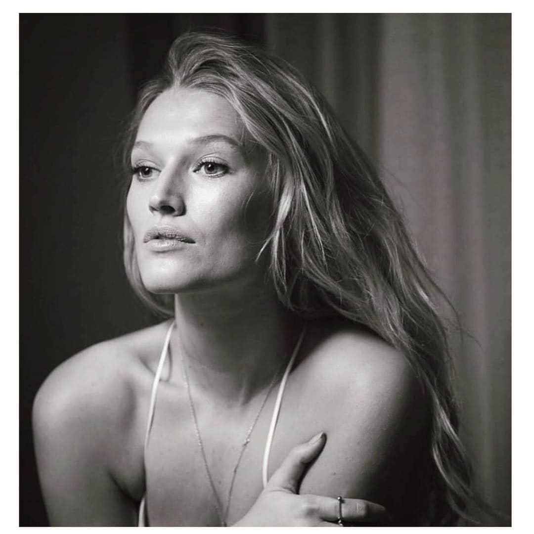 NINA PARKさんのインスタグラム写真 - (NINA PARKInstagram)「New beauty campaign w our best German export Tönchen for @Schwarzkopf intl. OUT NOW @ToniGarrn 🐎💥________________________________________________ Mngtm. TG @eva.schmitterling || #Photographer @thesecore || #Stylist @amarsana_style || #Hair @erikasvedjevikhair || #MakeUp by Me @ninaparkbeaute for @ballsaal_artist_management used #Products @diormakeup _______________________________________________ #ToniGarrn #Schwarzkopf #Taft #beauty #mua #hairstyle #cosmetics #fashion #celeb #vs #instatravel #뷰티 #연예인 #메이크업 #헤어스타일 #사진 #빅토리아 시크릿 #有名人 #写真 #作り話を #髪型 #化粧品 #ビクトリア・シークレ」5月3日 2時25分 - ninaparkbeaute